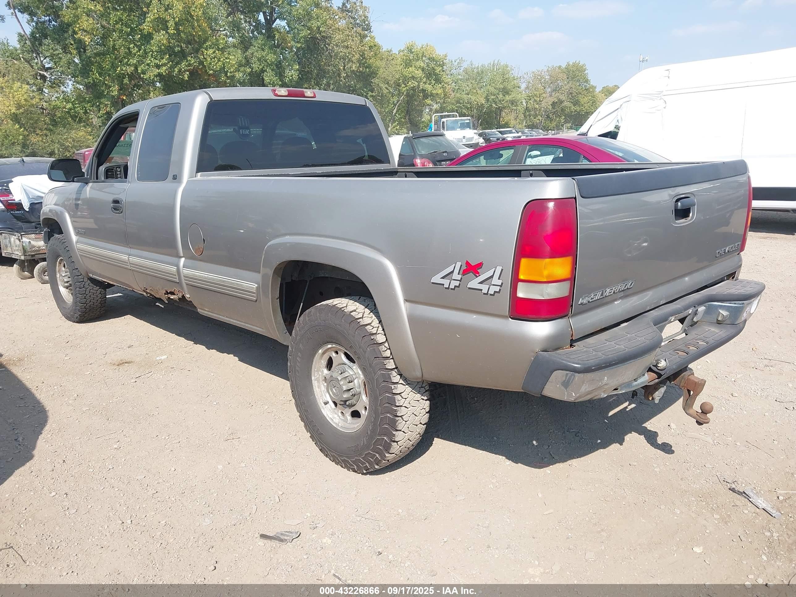 CHEVROLET SILVERADO image 3
