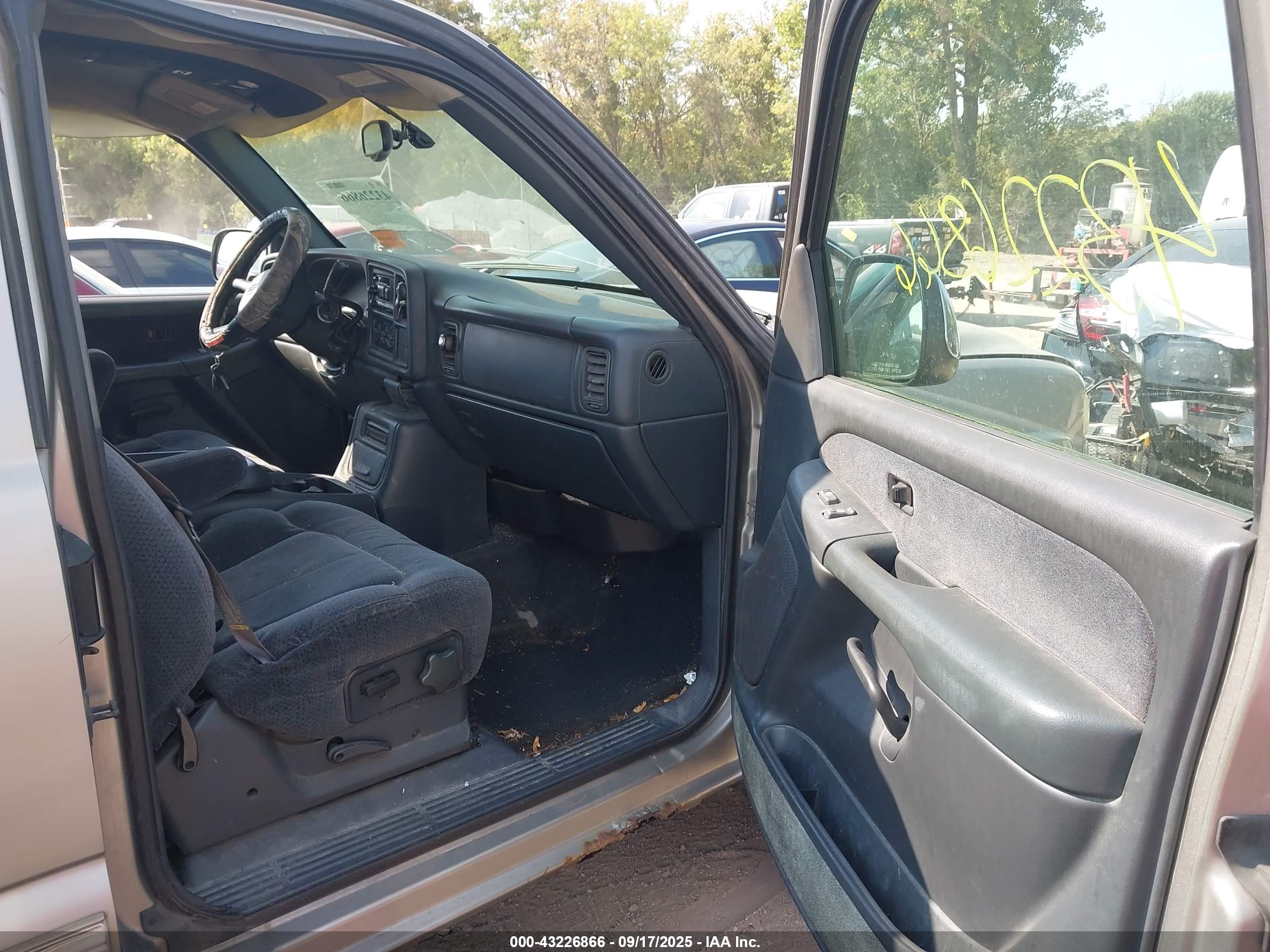 CHEVROLET SILVERADO image 5
