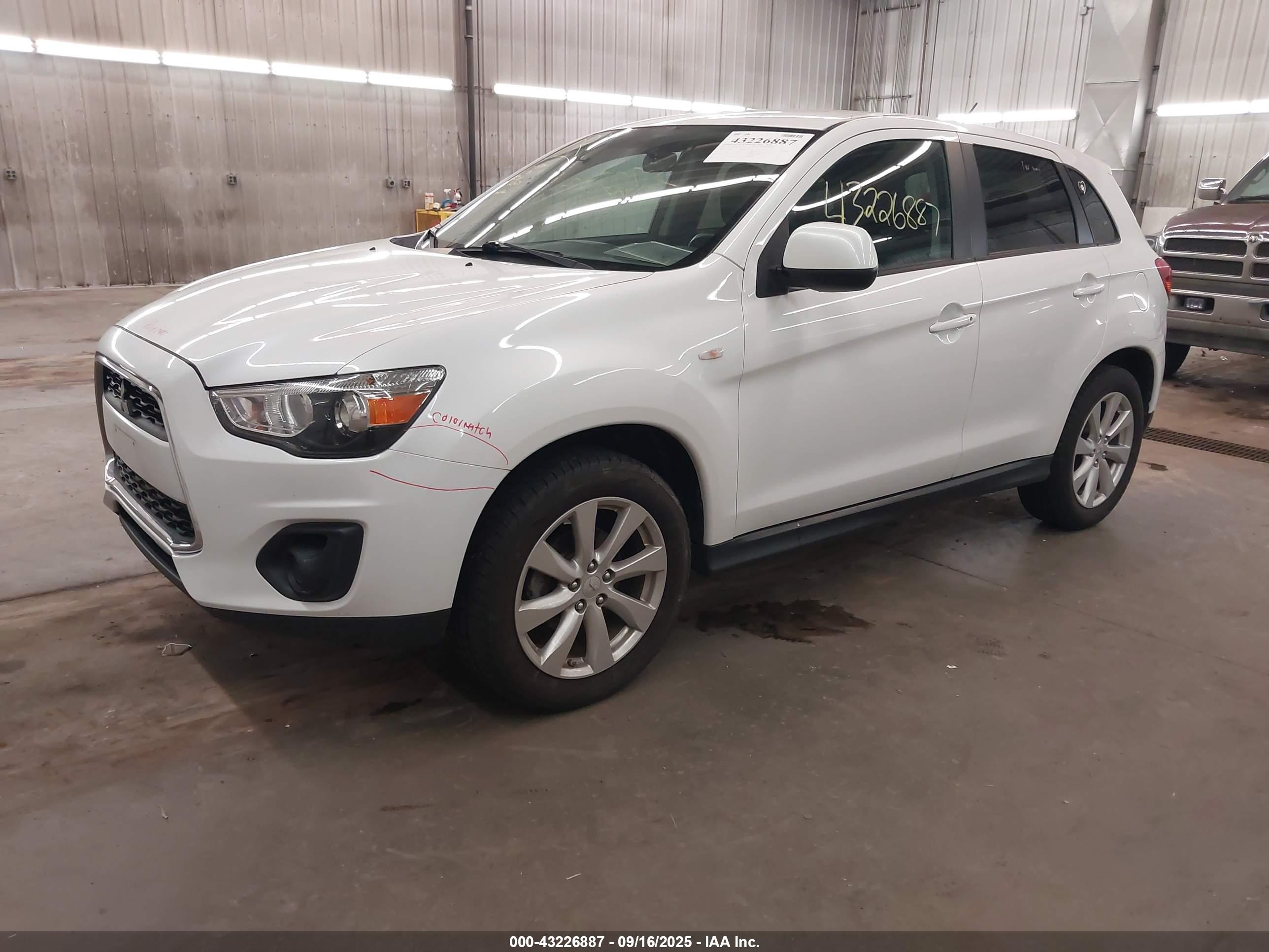 MITSUBISHI OUTLANDER image 2