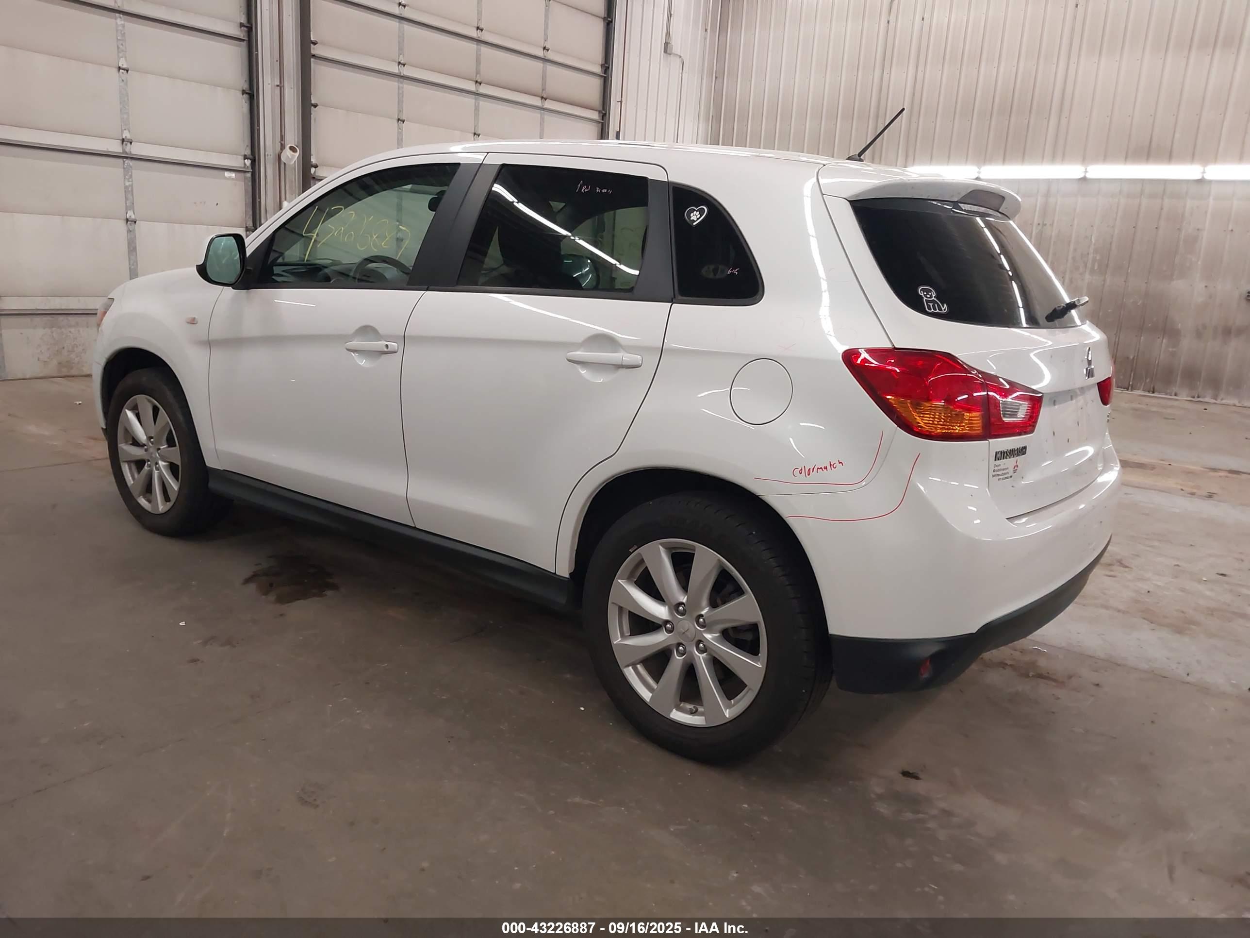 MITSUBISHI OUTLANDER image 3