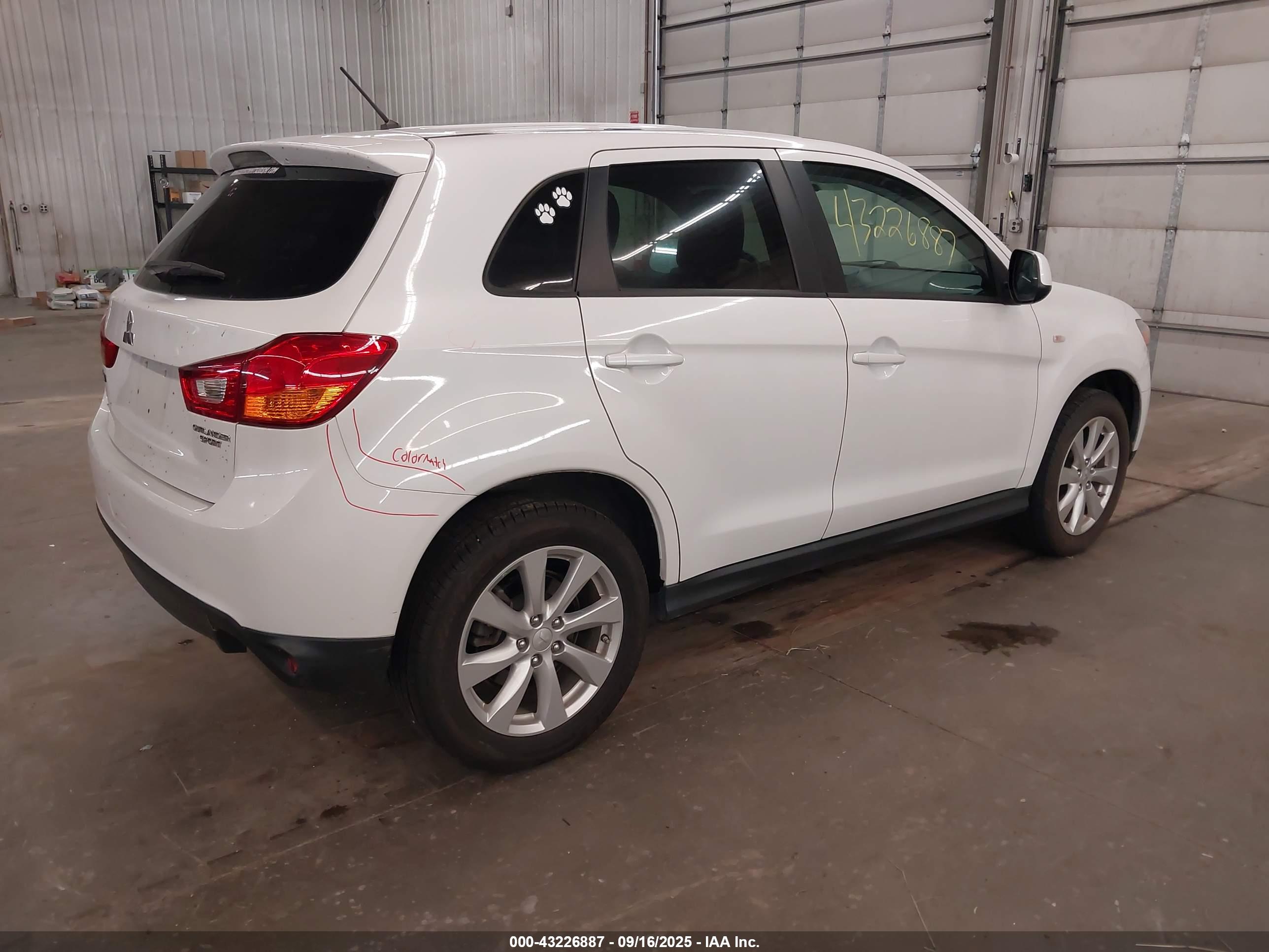 MITSUBISHI OUTLANDER image 4