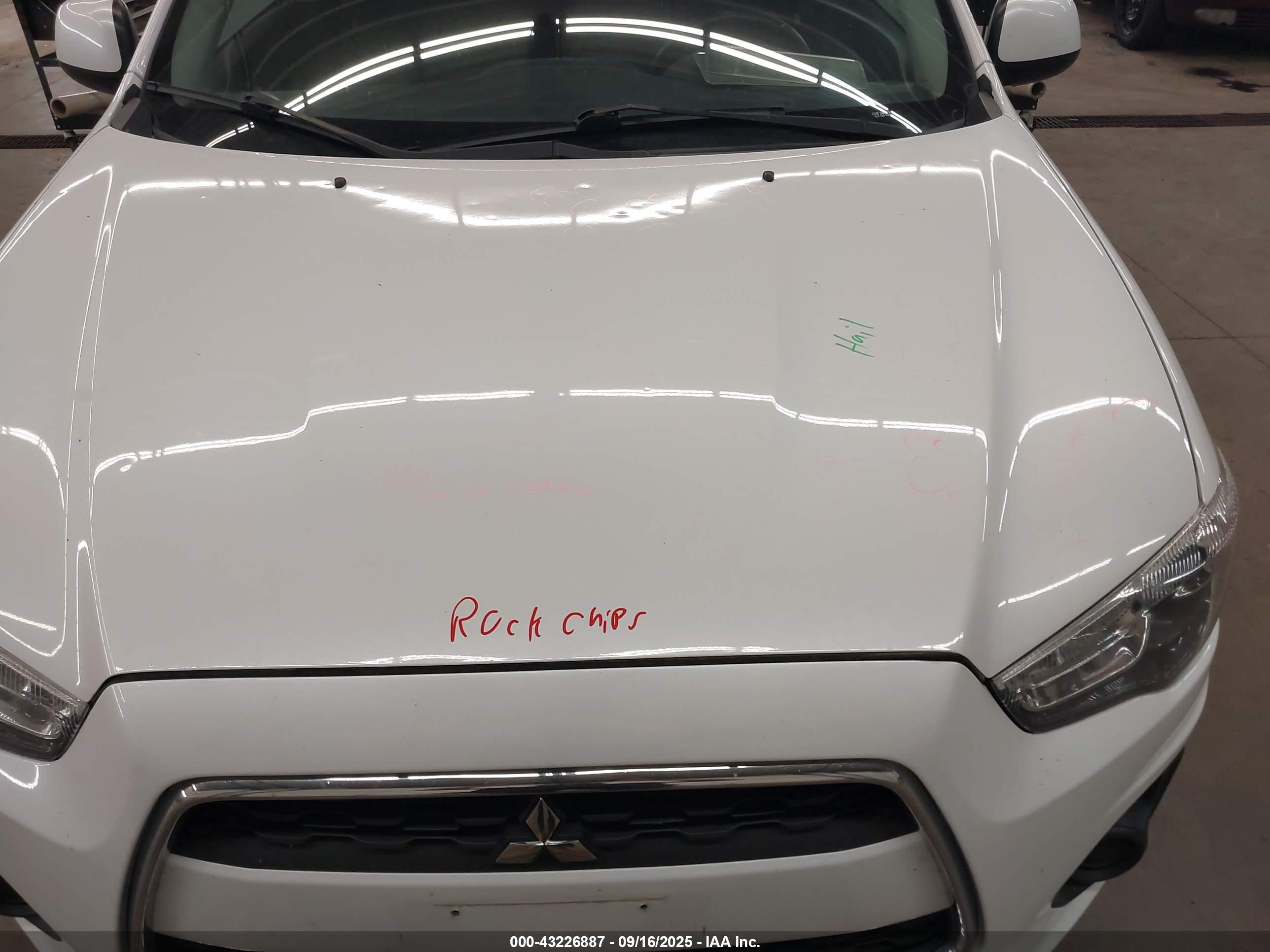 MITSUBISHI OUTLANDER image 6