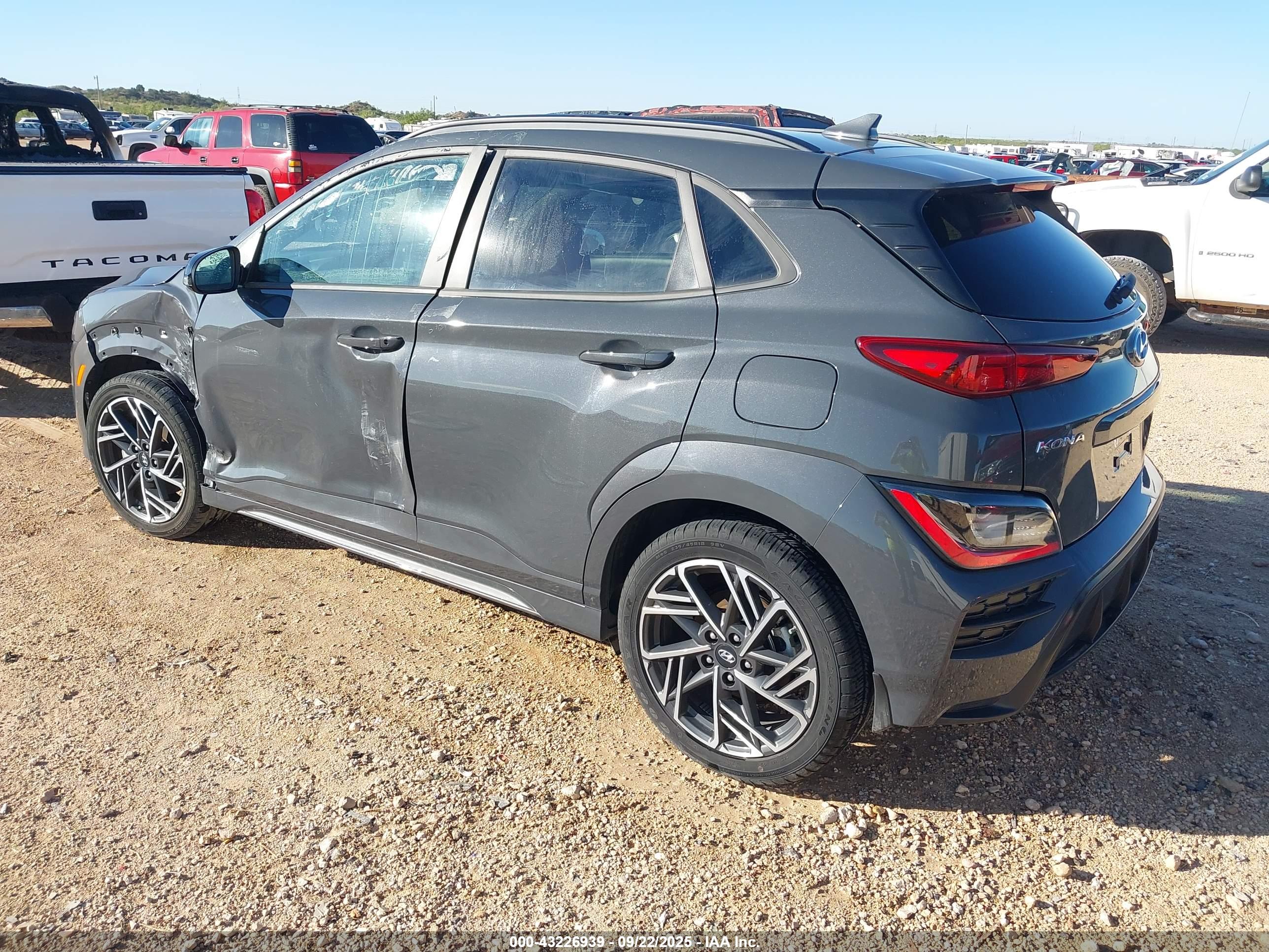 HYUNDAI KONA image 3