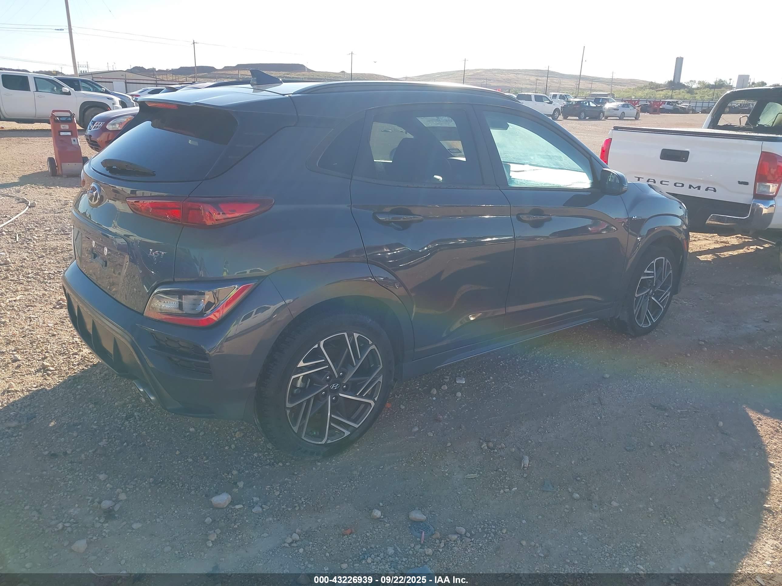HYUNDAI KONA image 4