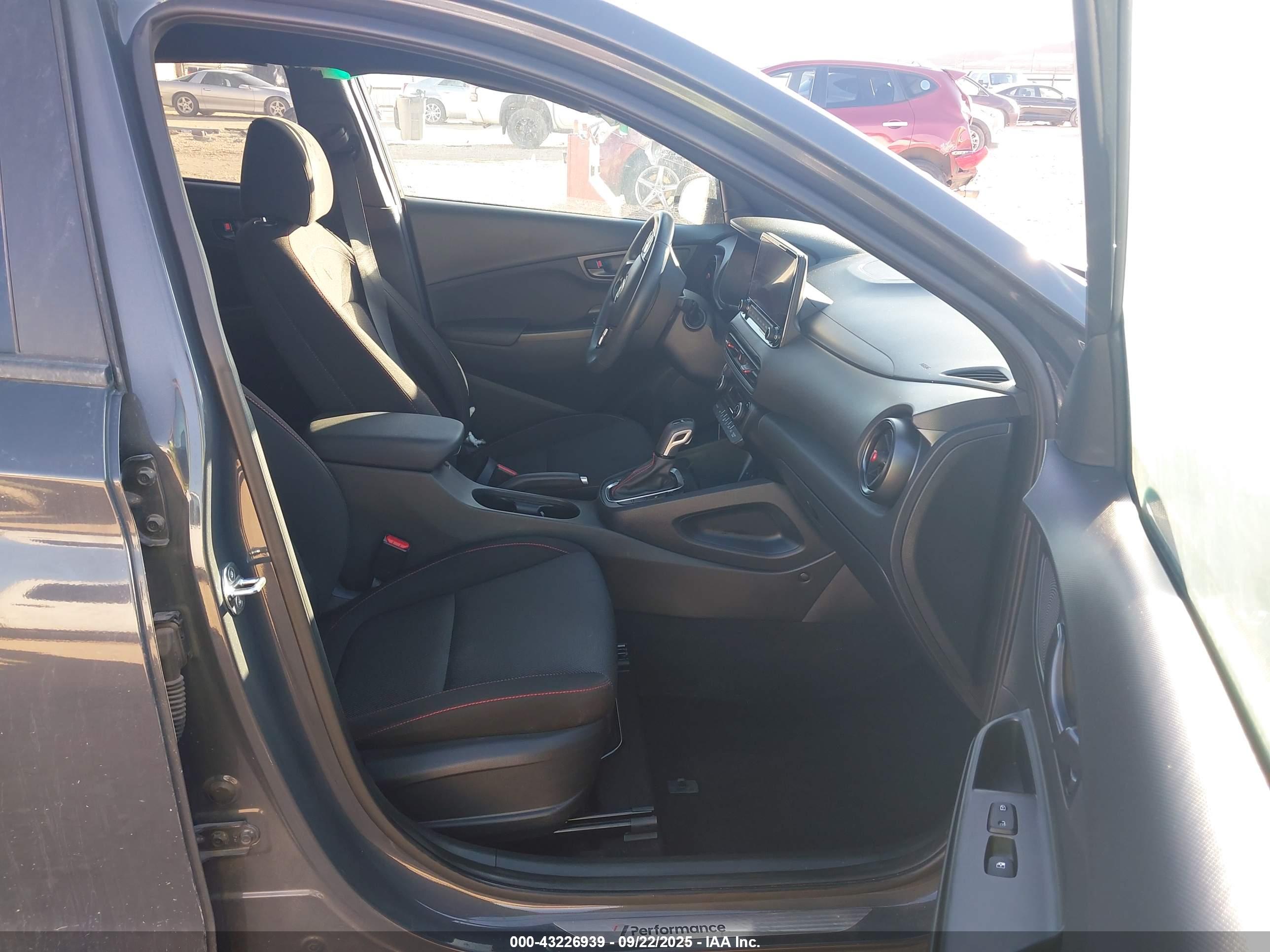 HYUNDAI KONA image 5