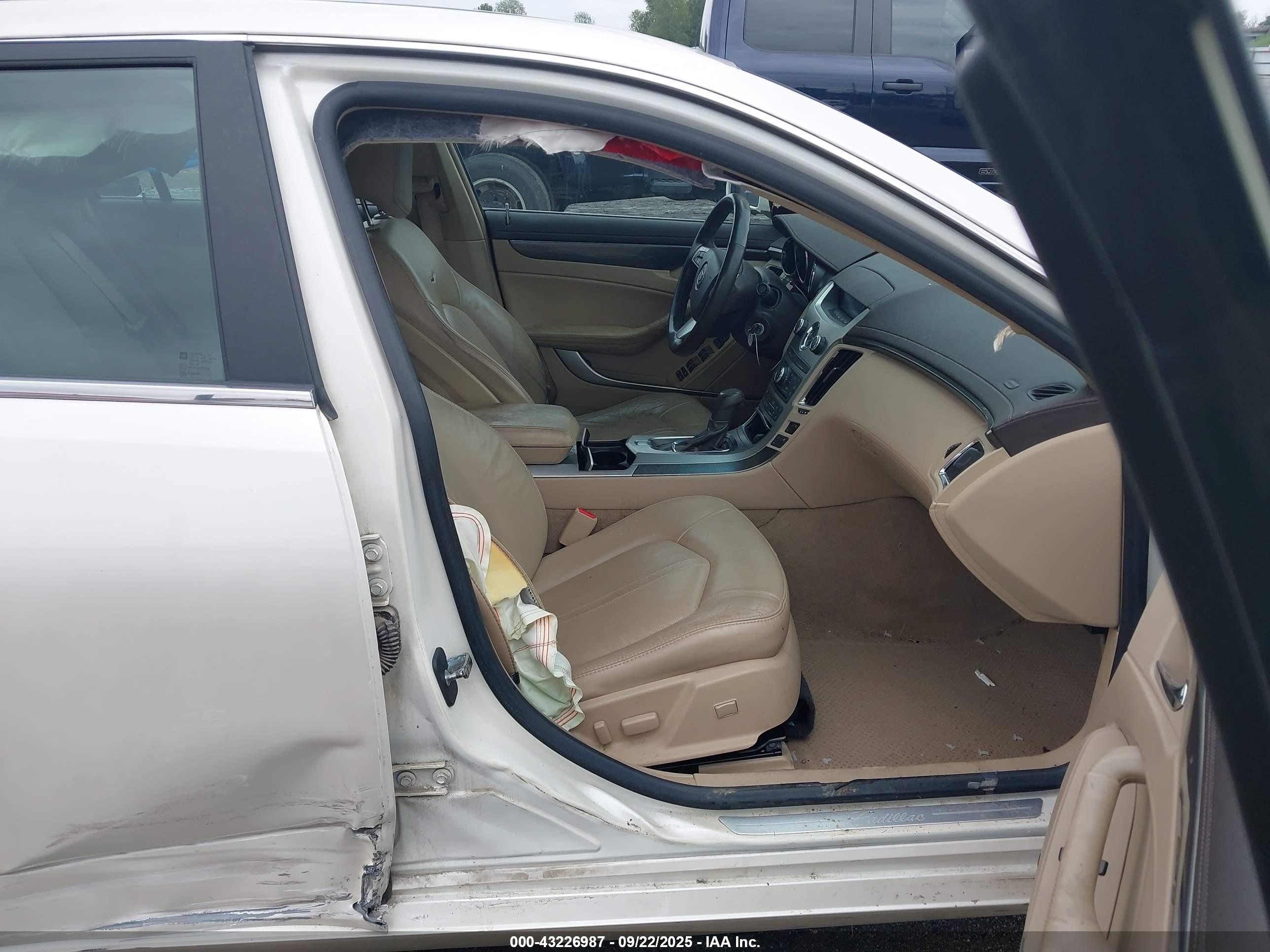 CADILLAC CTS image 5