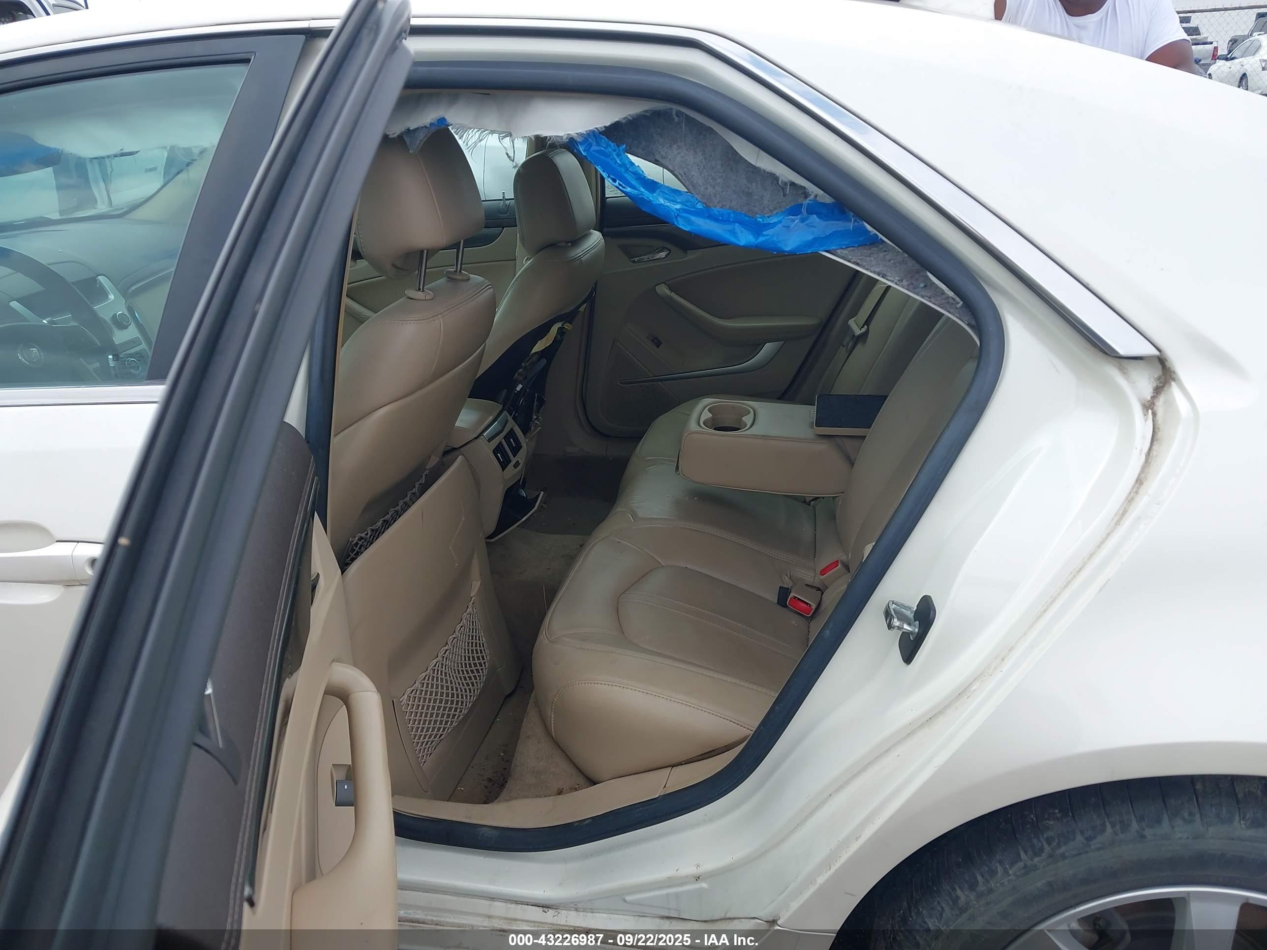 CADILLAC CTS image 8