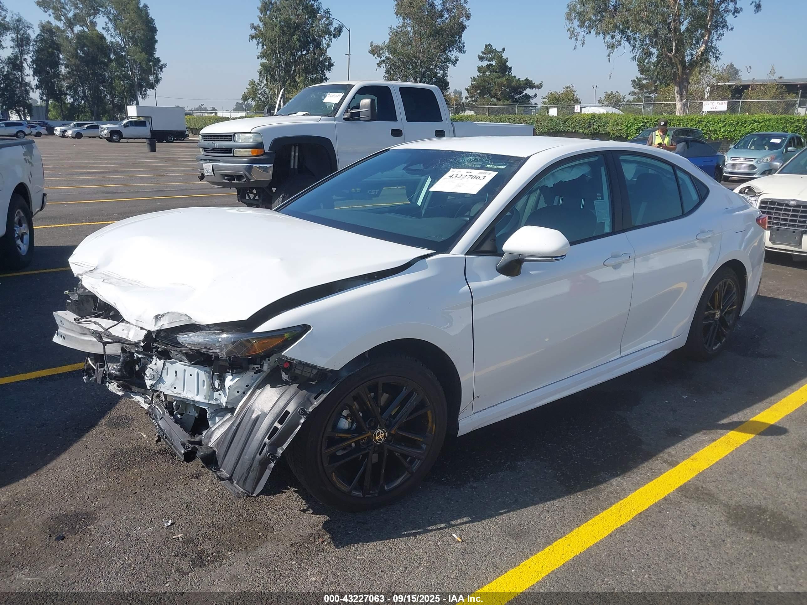 TOYOTA CAMRY image 2
