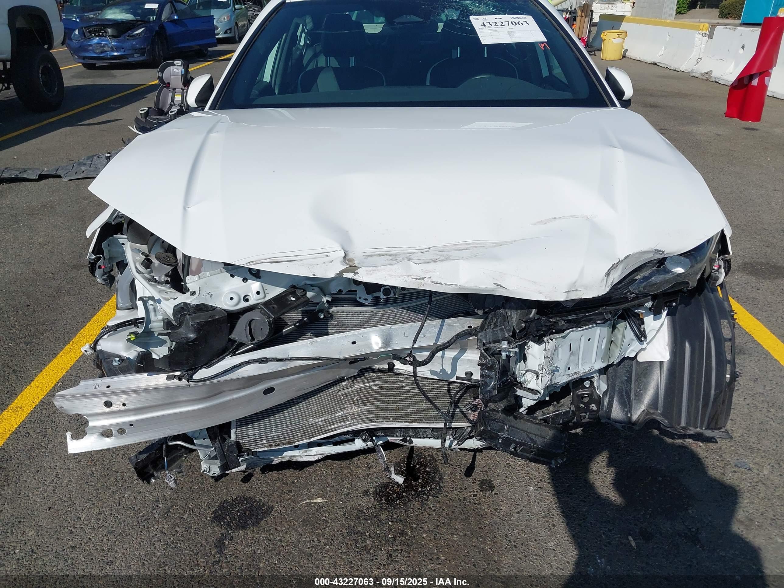 TOYOTA CAMRY image 6