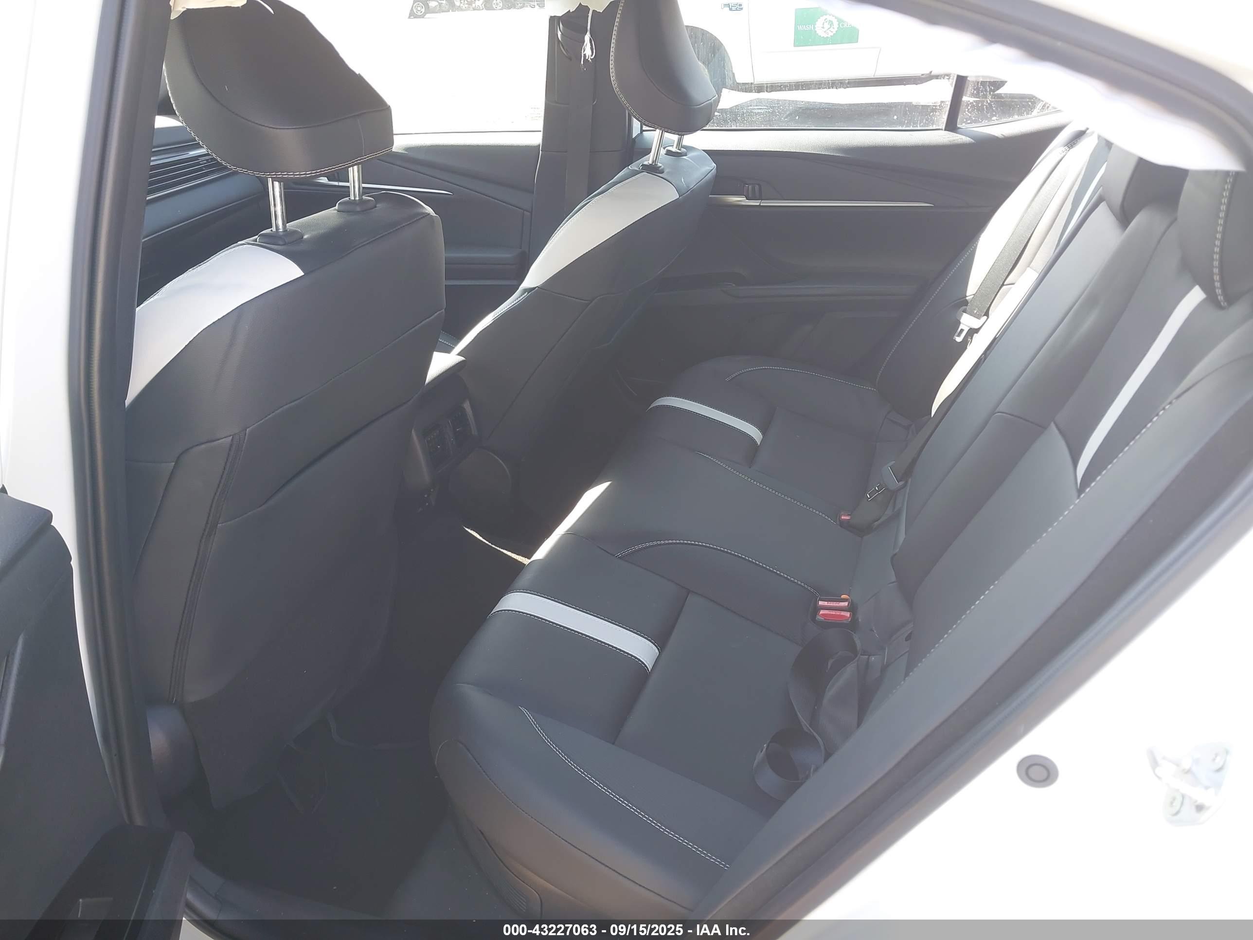 TOYOTA CAMRY image 8