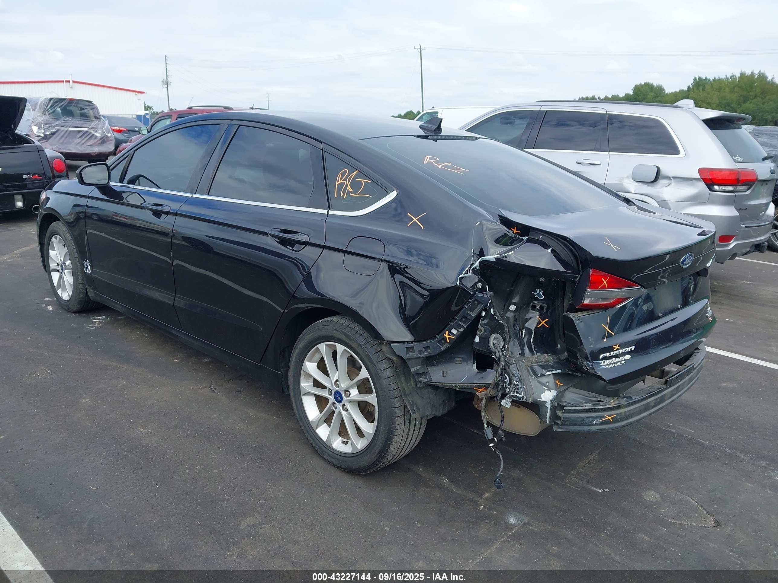 FORD FUSION image 3