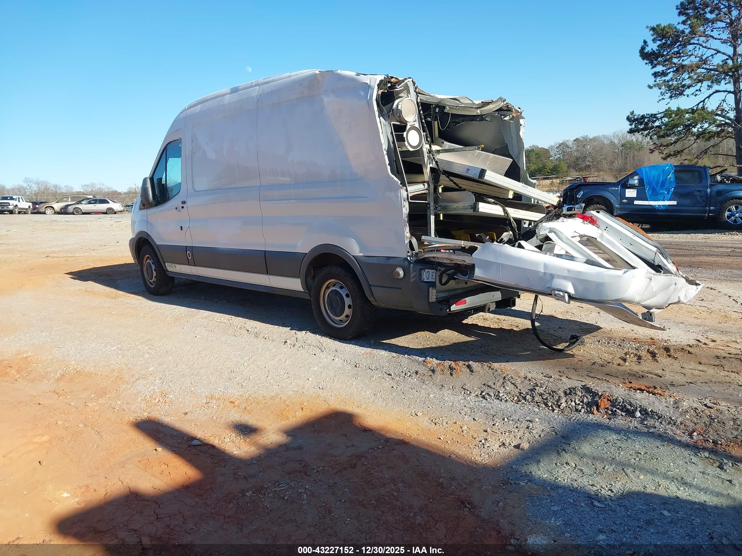 FORD TRANSIT-250 image 3