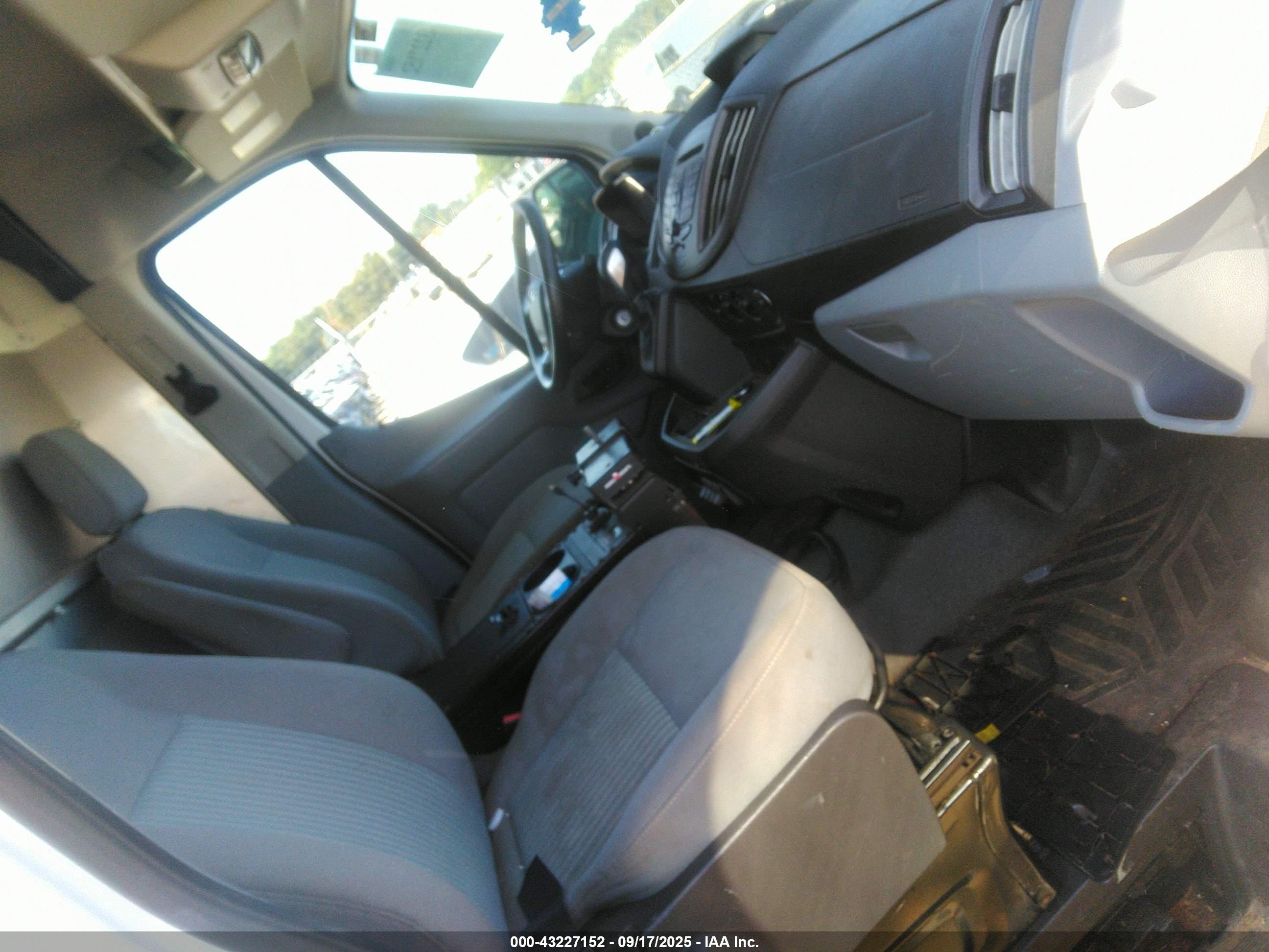FORD TRANSIT-250 image 5