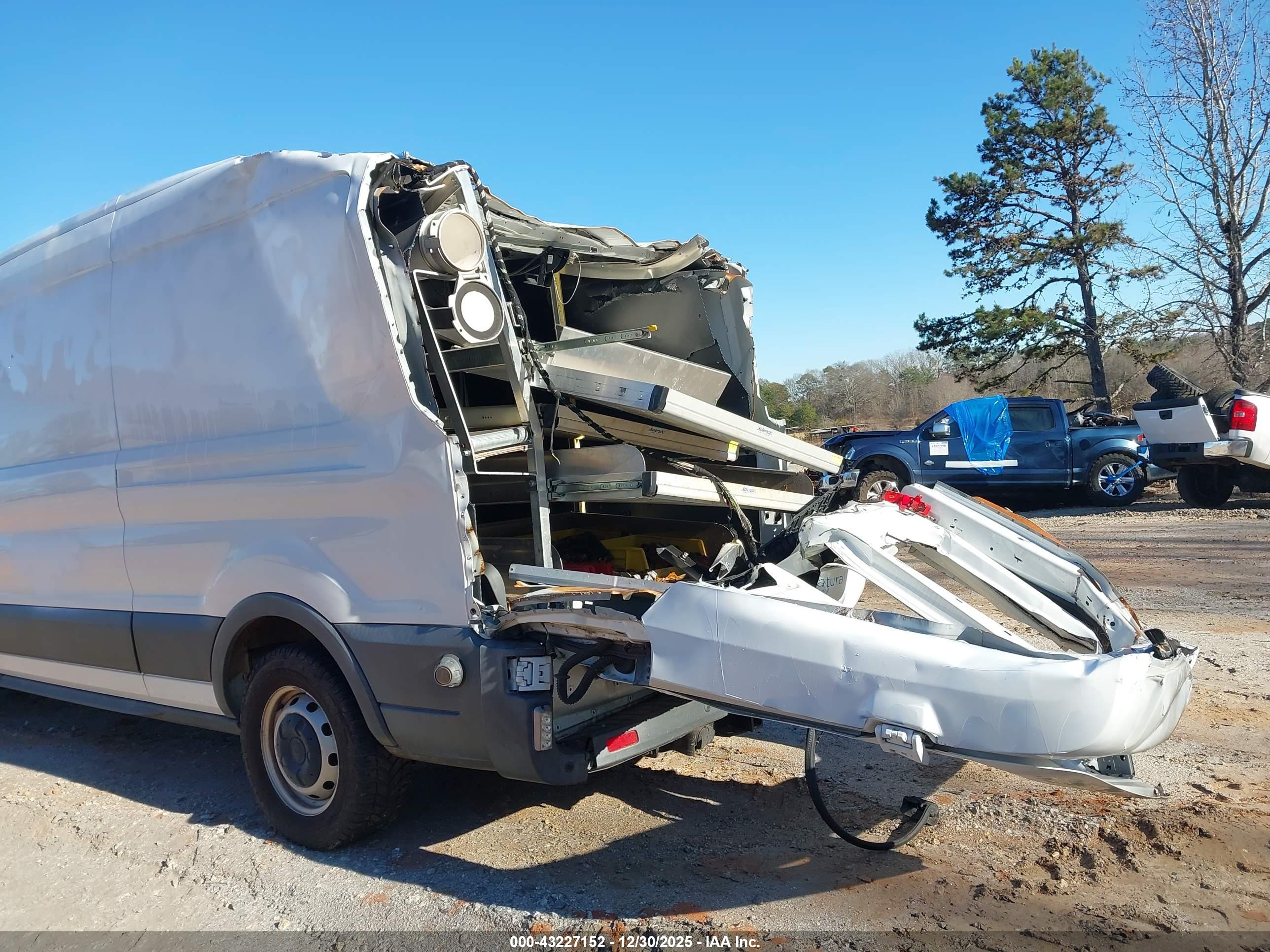FORD TRANSIT-250 image 6