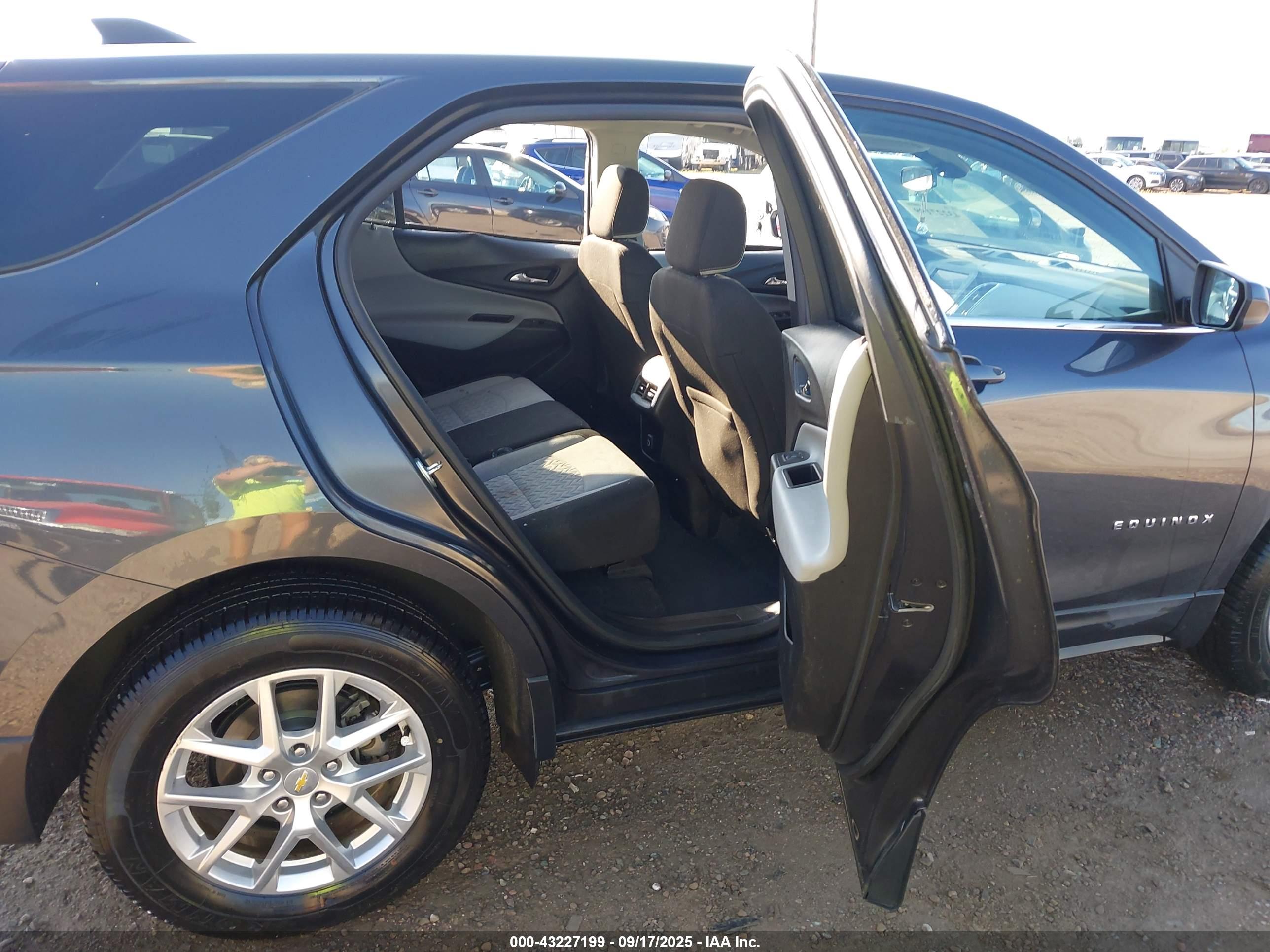 CHEVROLET EQUINOX image 8