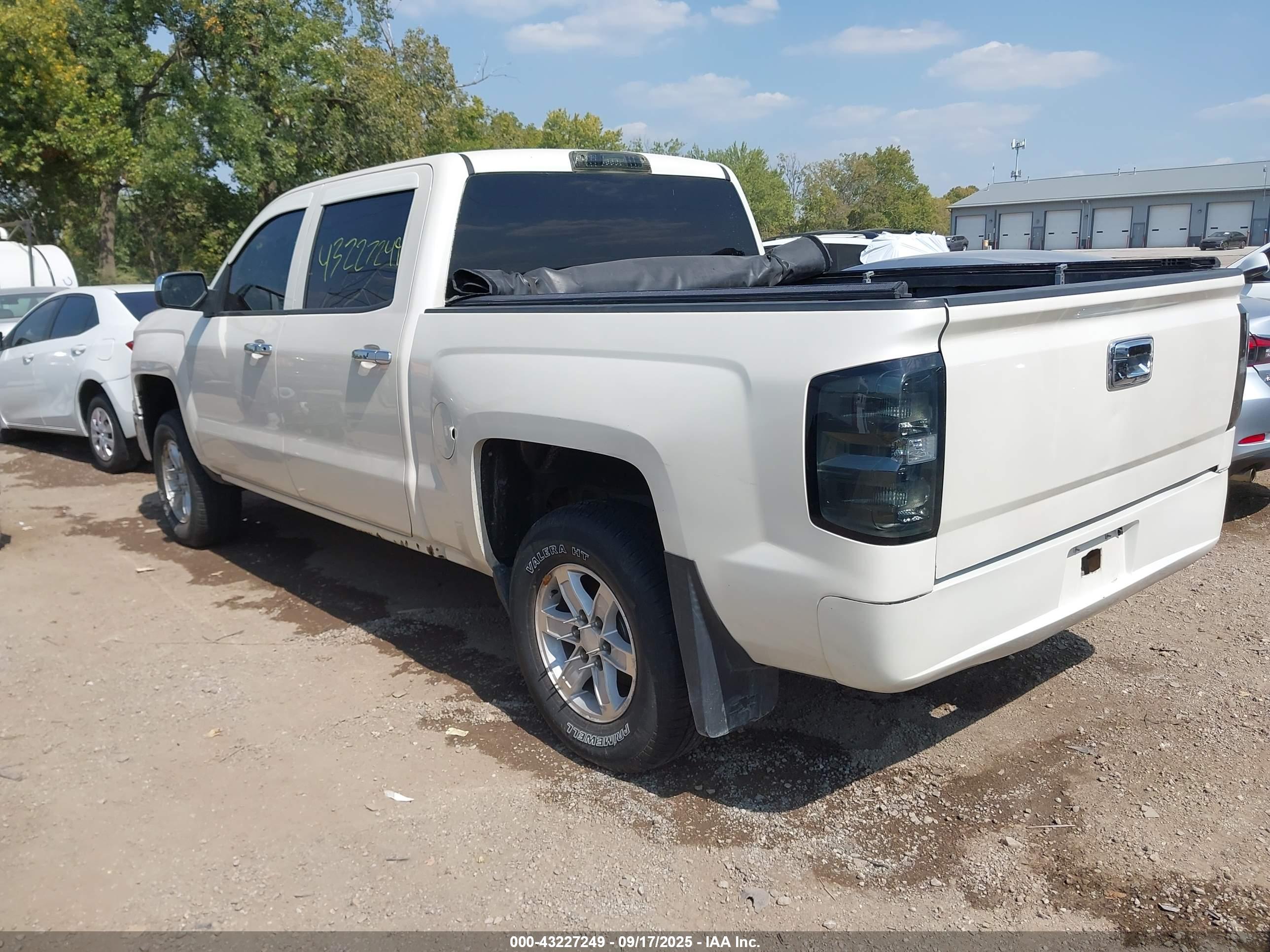 CHEVROLET SILVERADO image 3