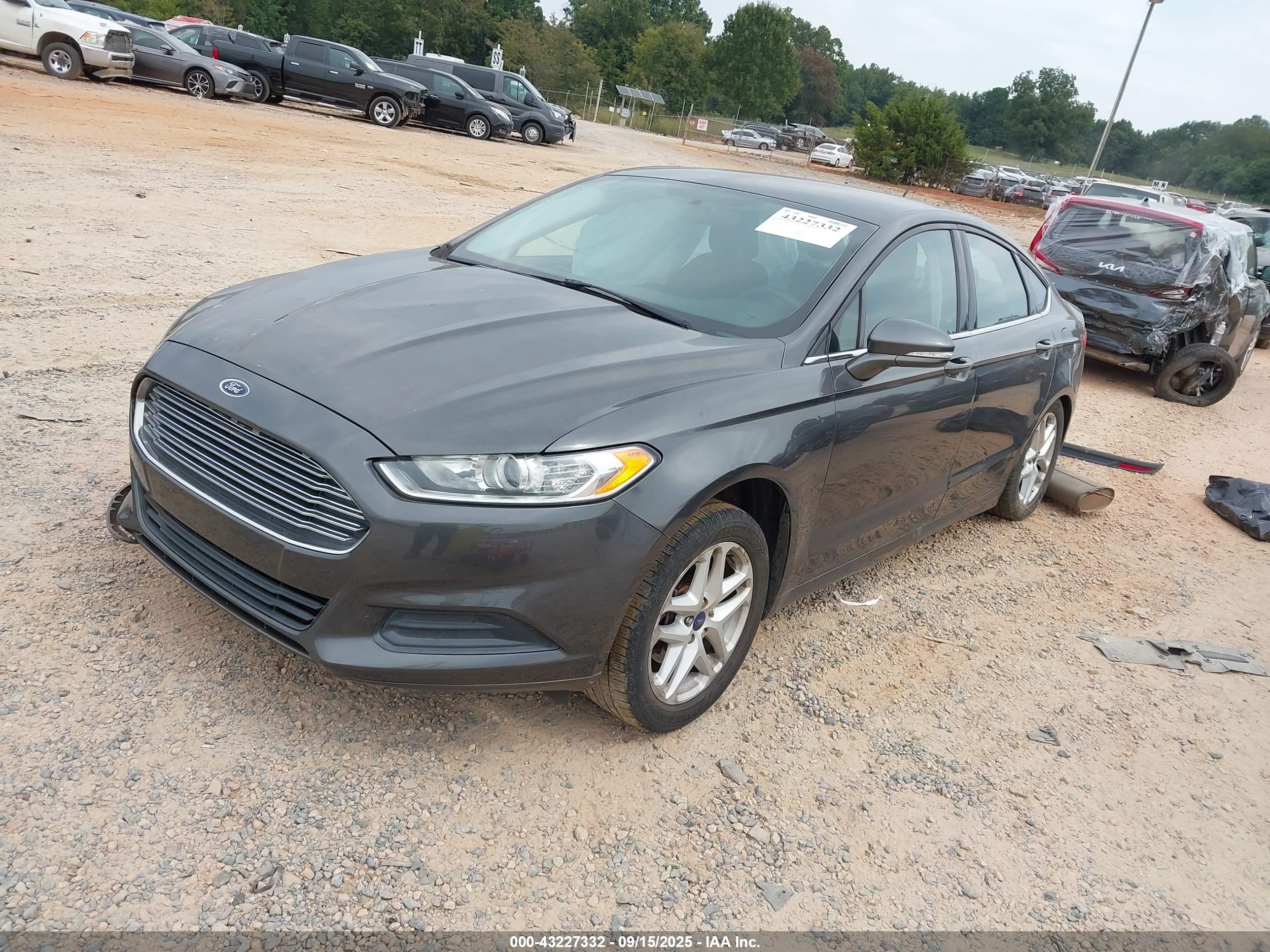 FORD FUSION image 2
