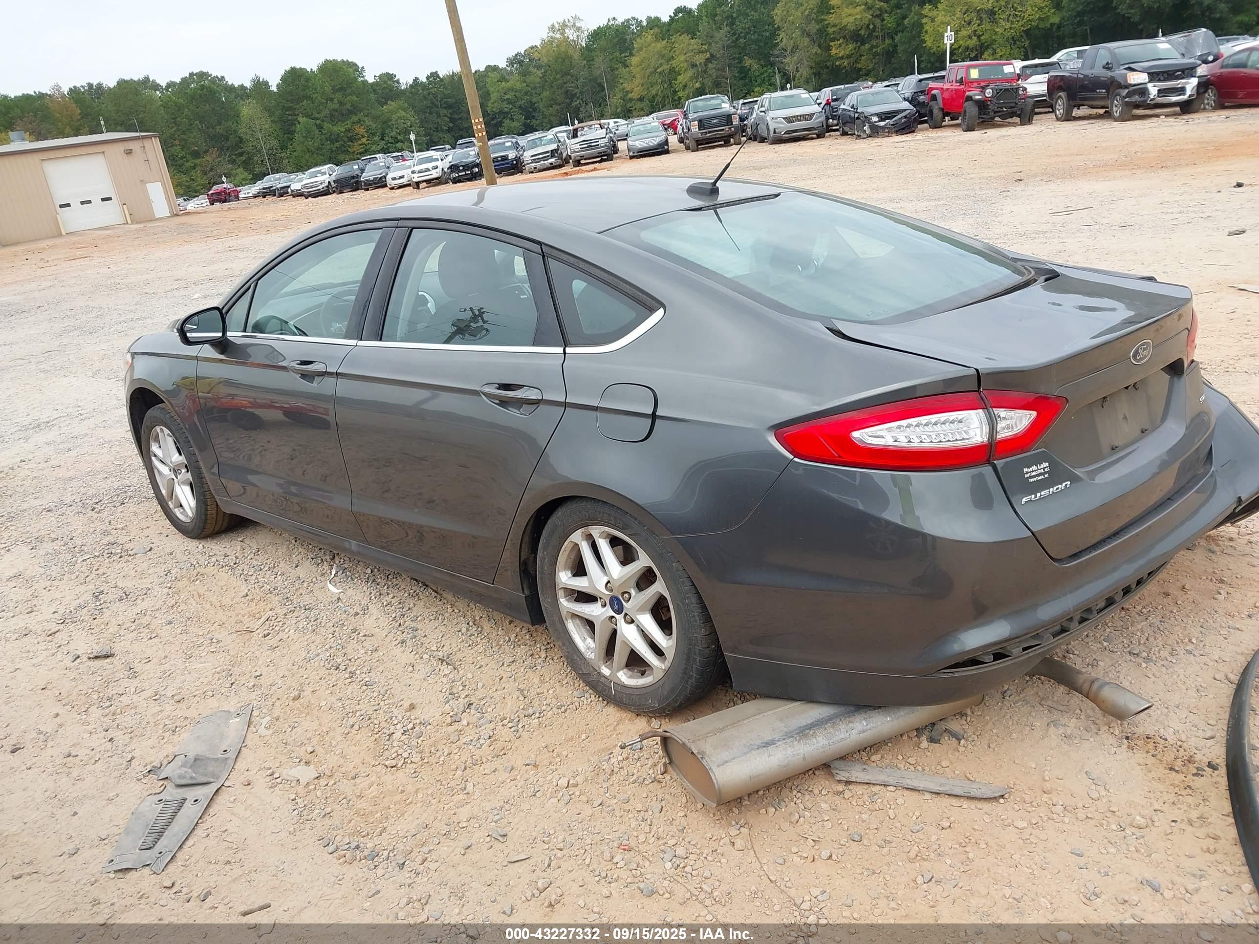 FORD FUSION image 3