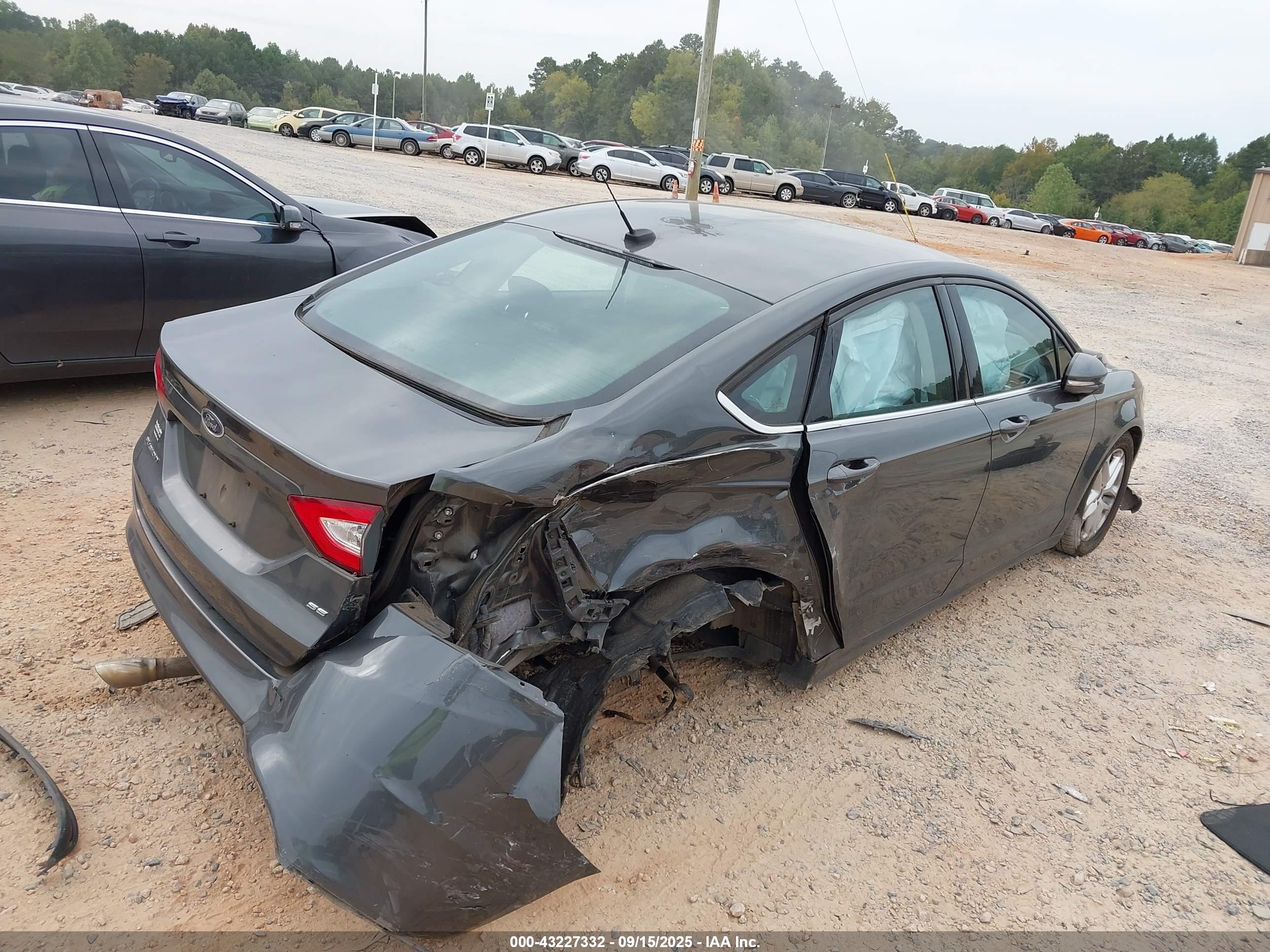 FORD FUSION image 4