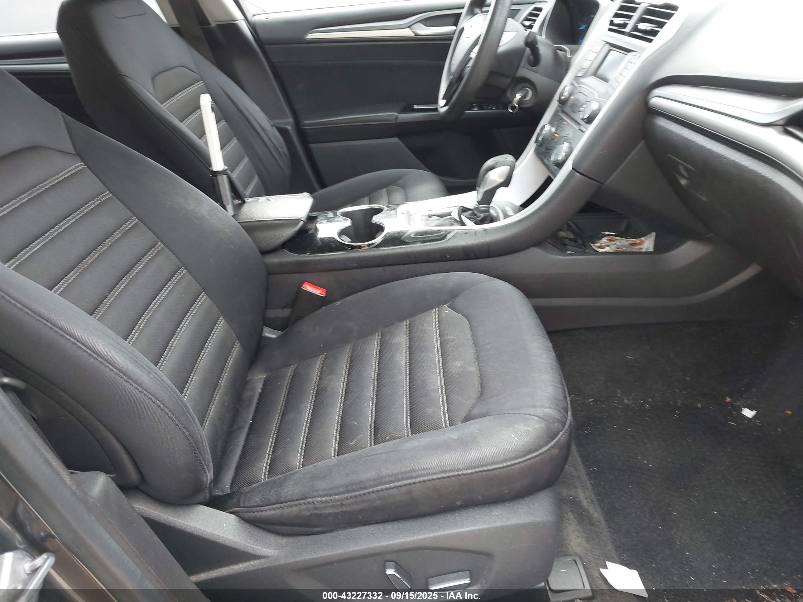 FORD FUSION image 5