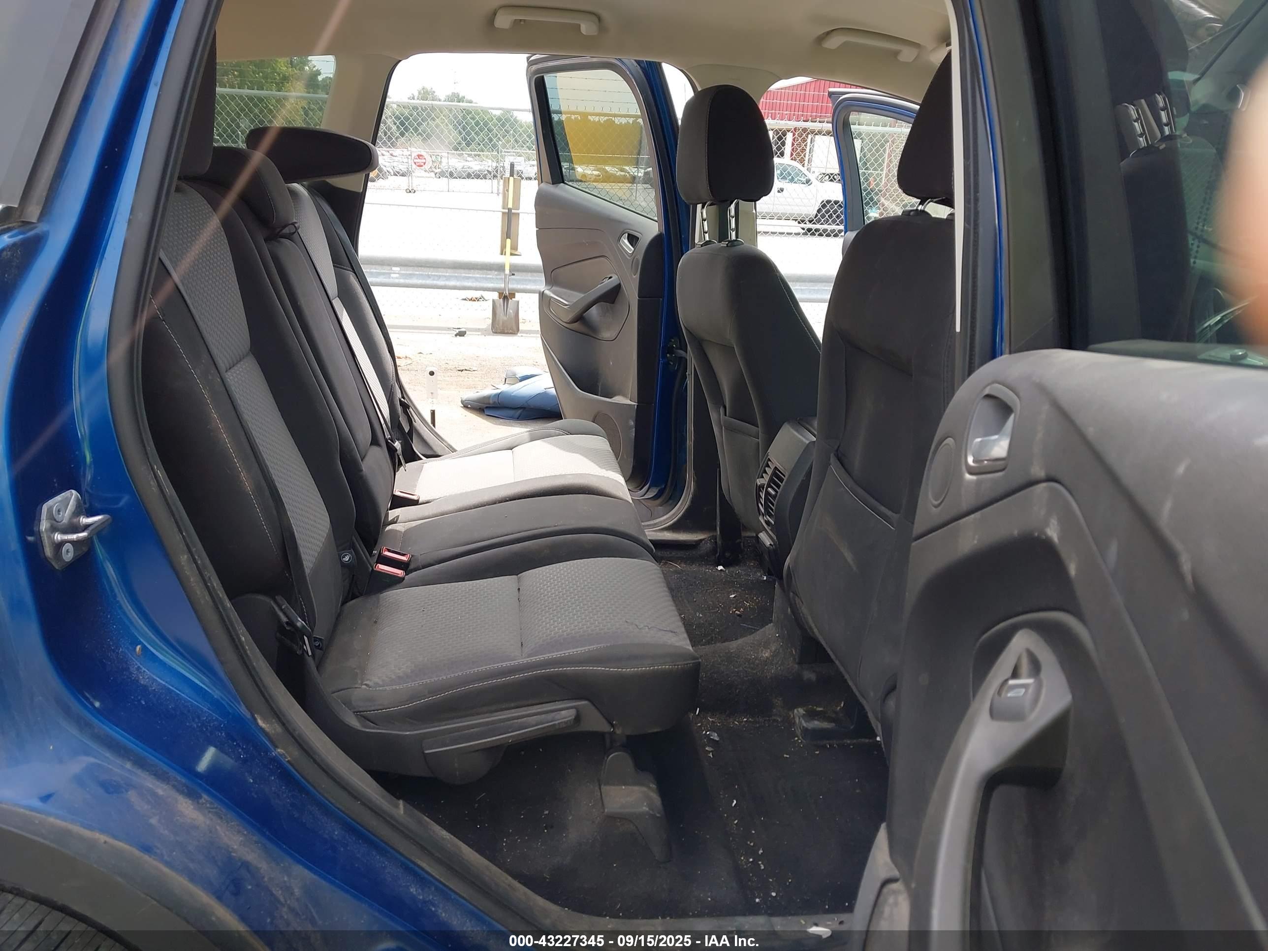 FORD ESCAPE image 8