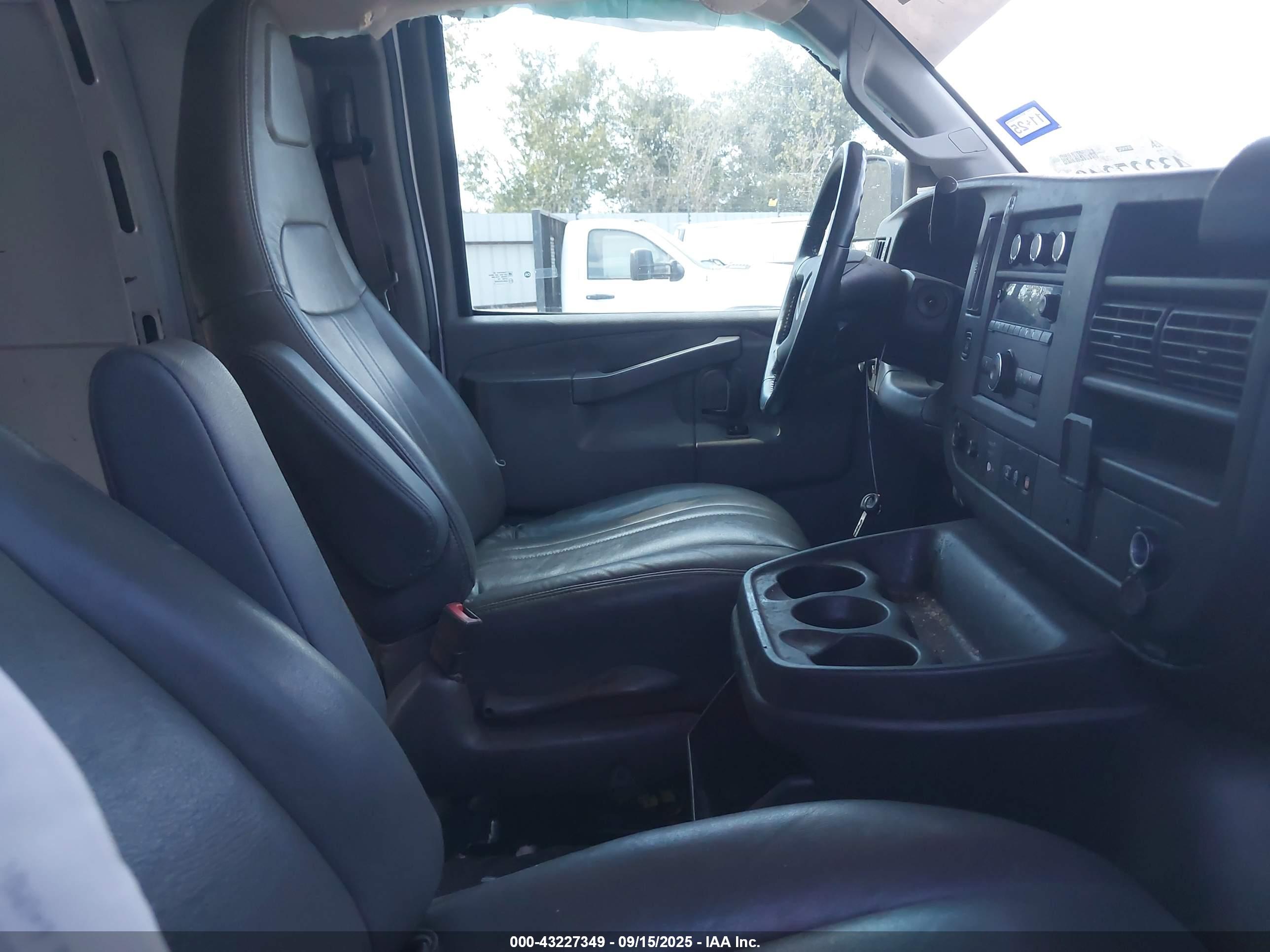 CHEVROLET EXPRESS image 5