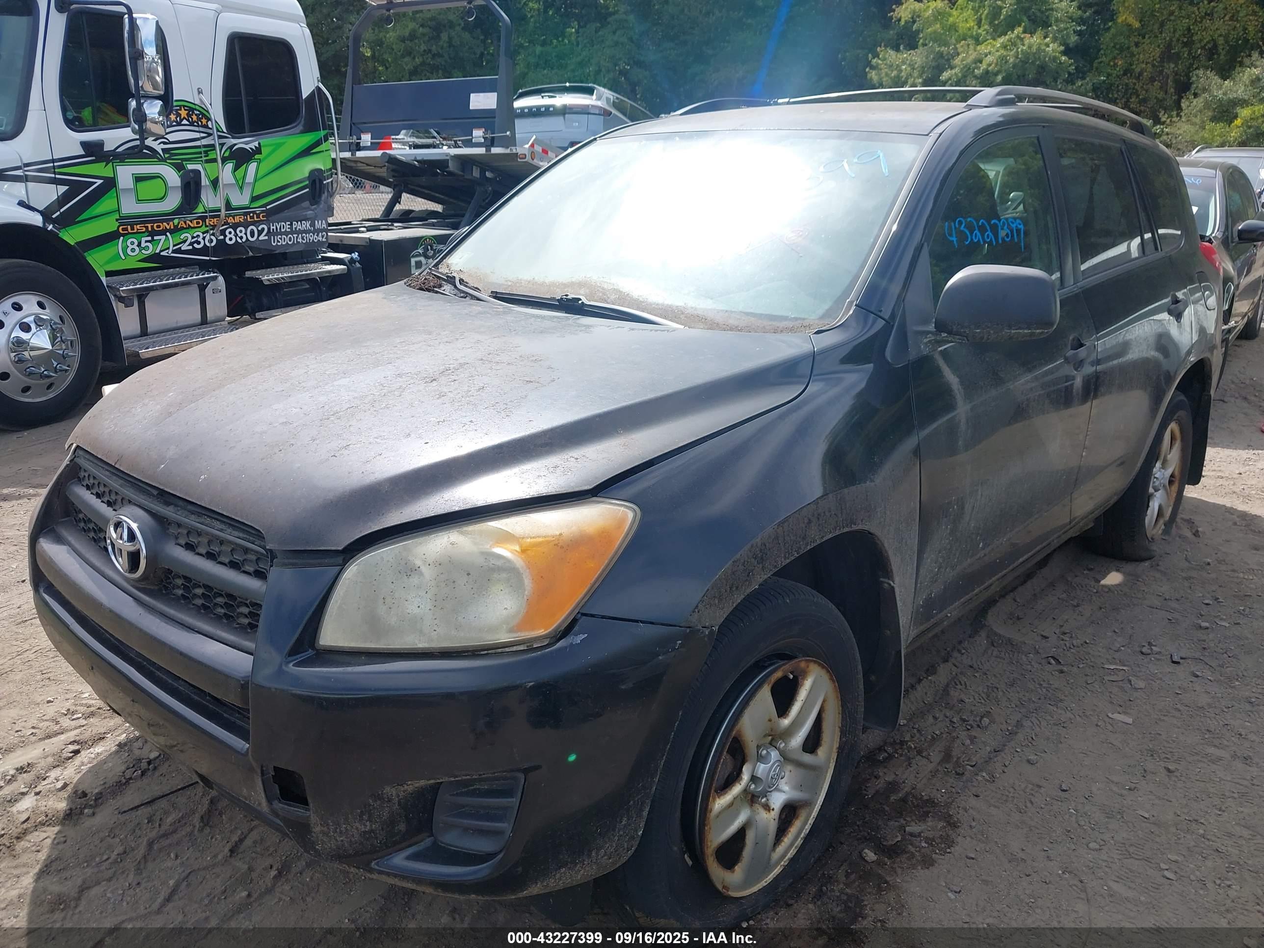 TOYOTA RAV4 image 2
