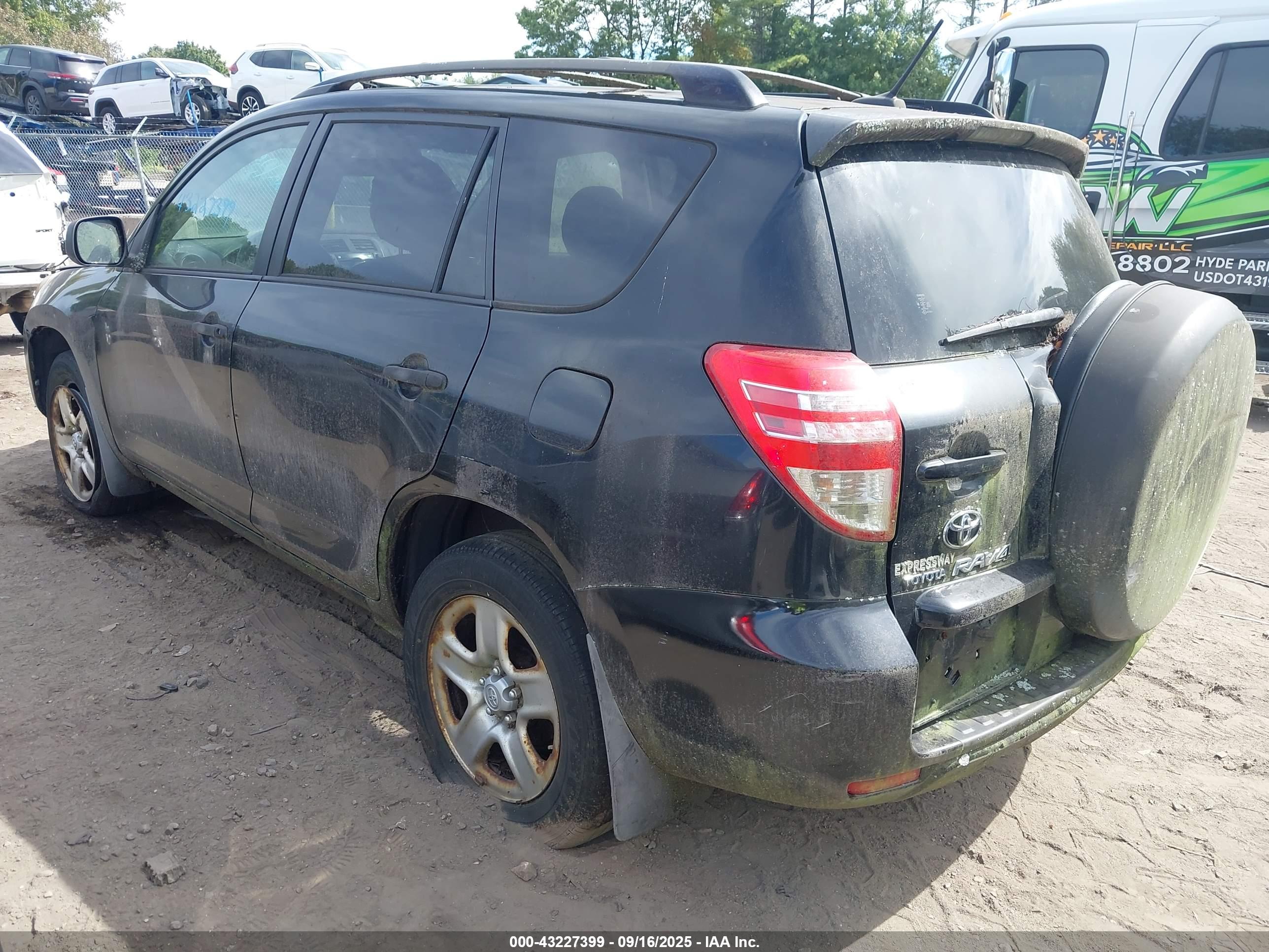 TOYOTA RAV4 image 3