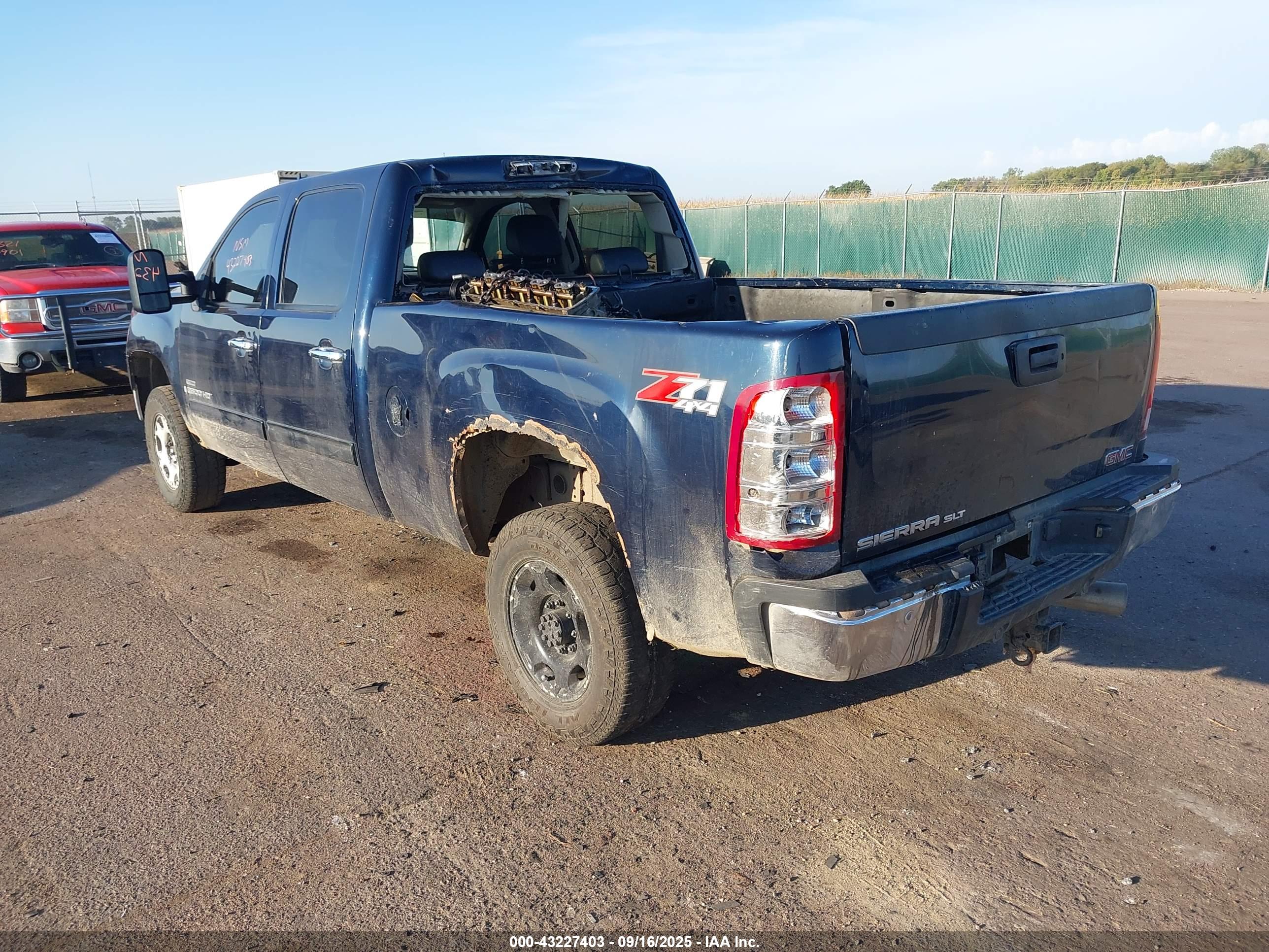 GMC SIERRA image 3