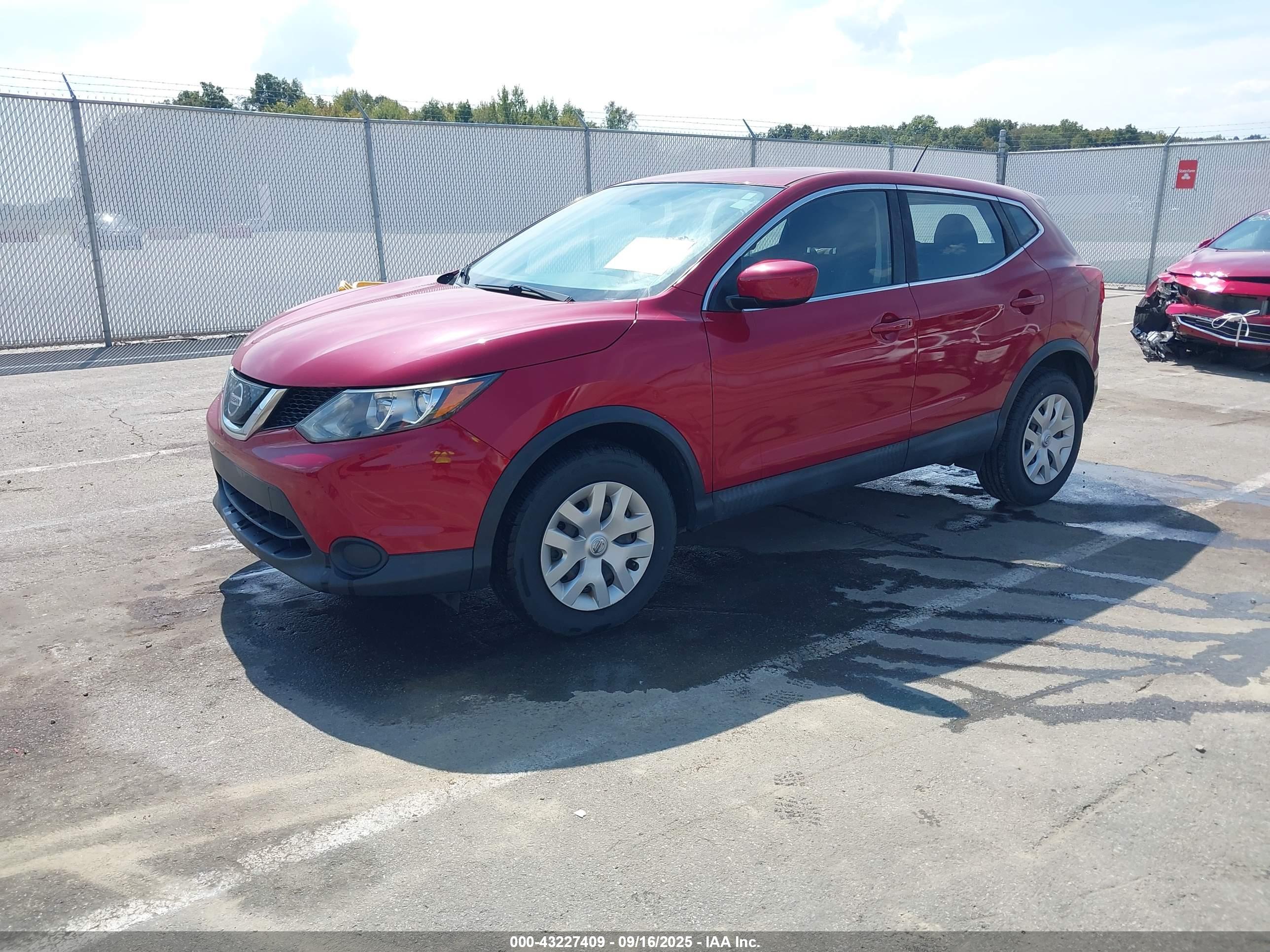 NISSAN ROGUE image 2