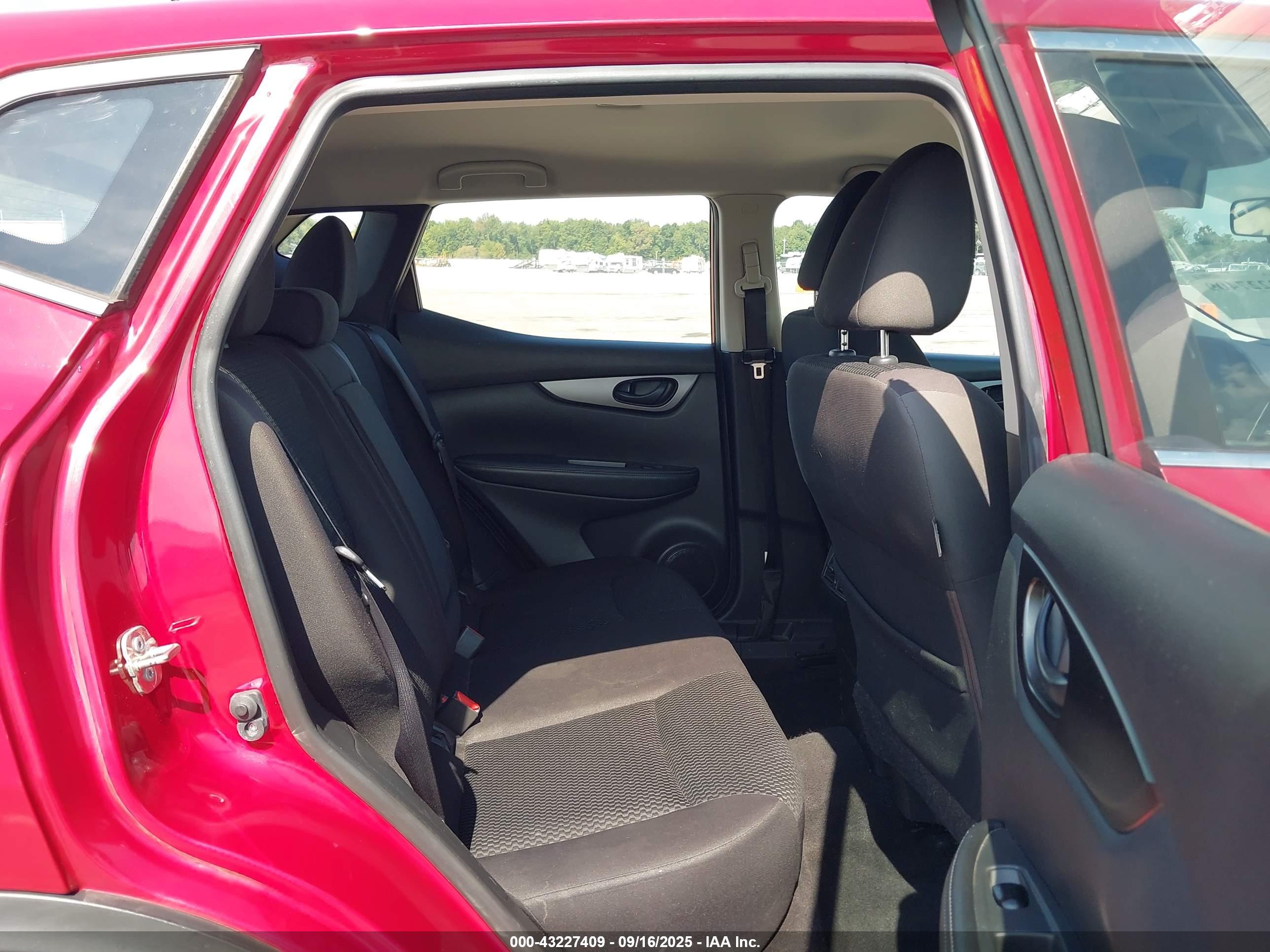 NISSAN ROGUE image 8