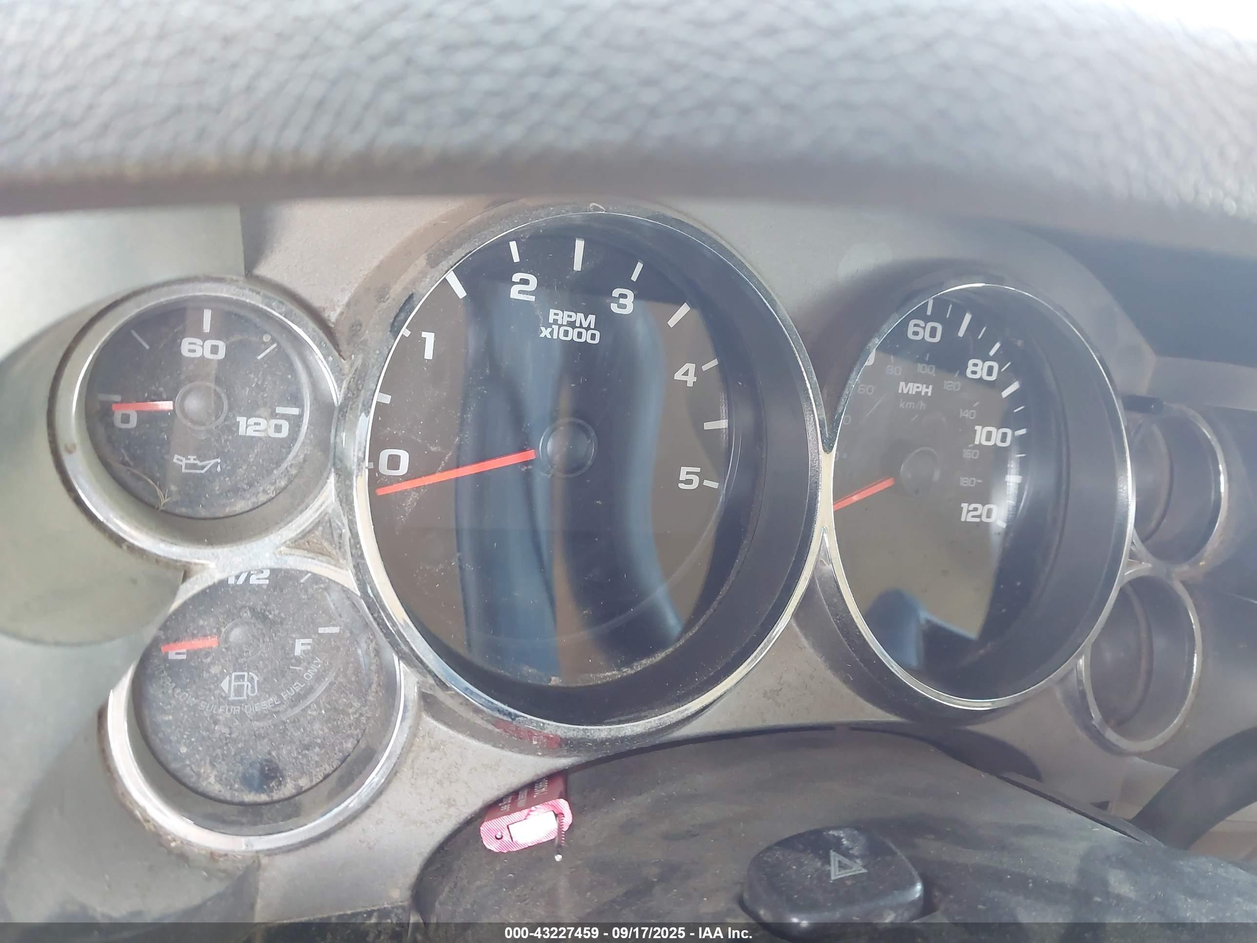 CHEVROLET SILVERADO image 7