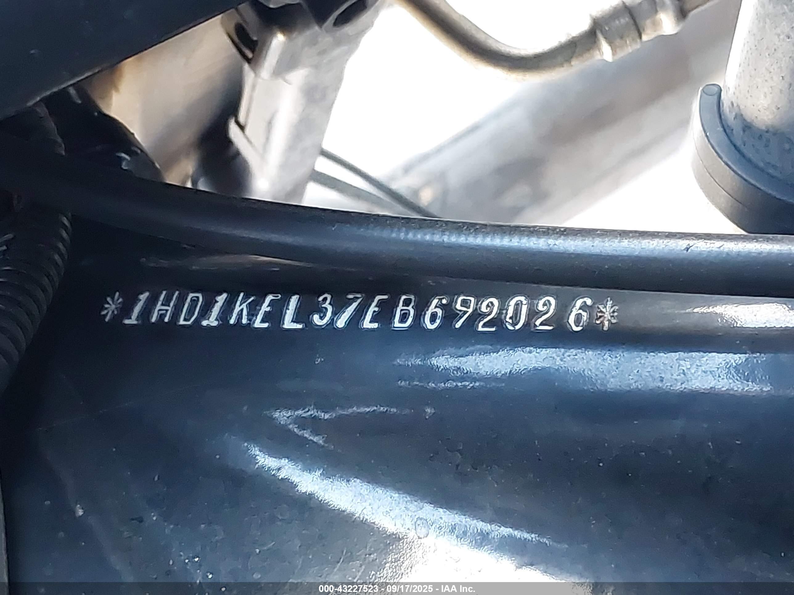 HARLEY-DAVIDSON FLHTK image 10
