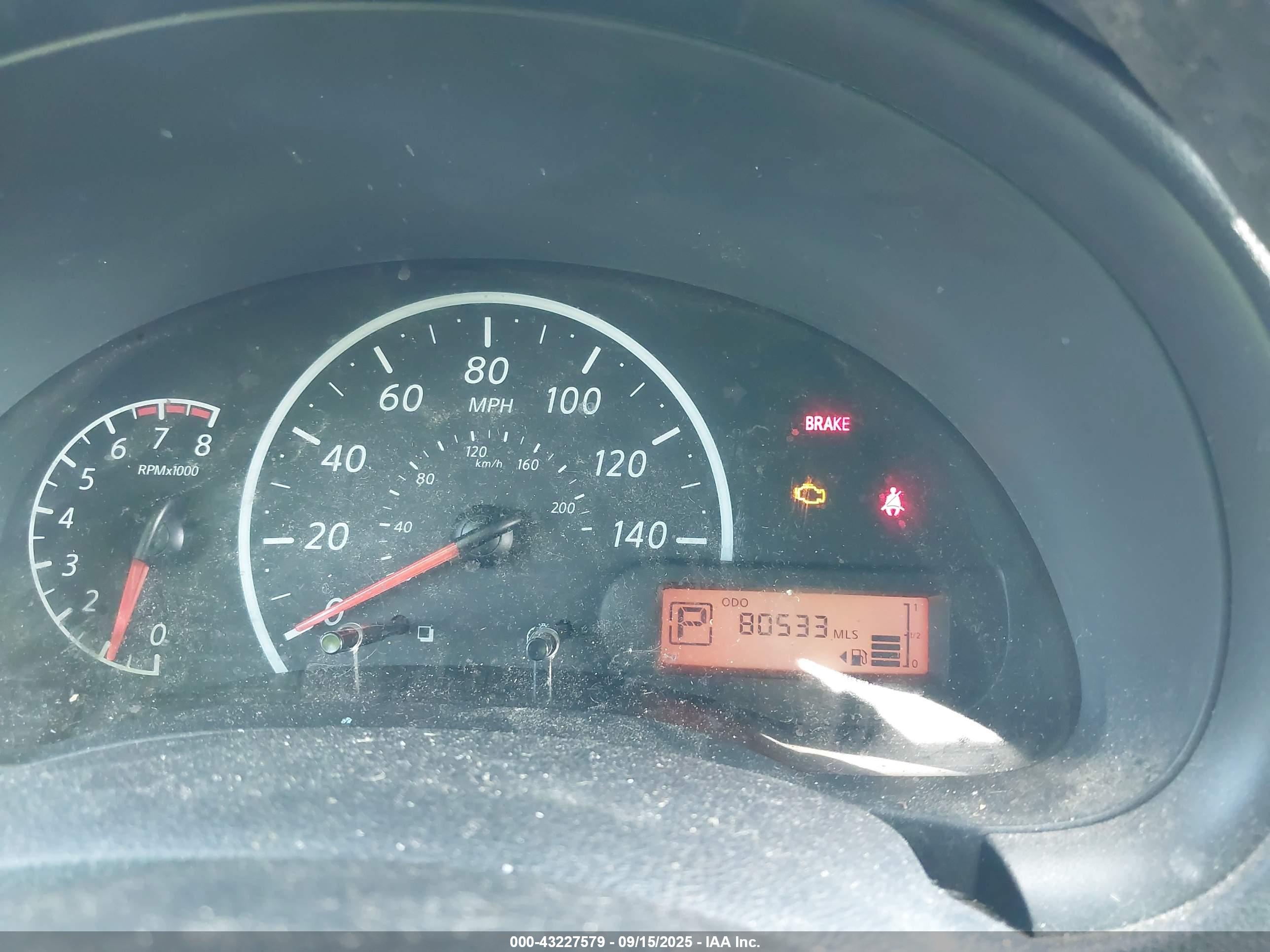 NISSAN VERSA image 7
