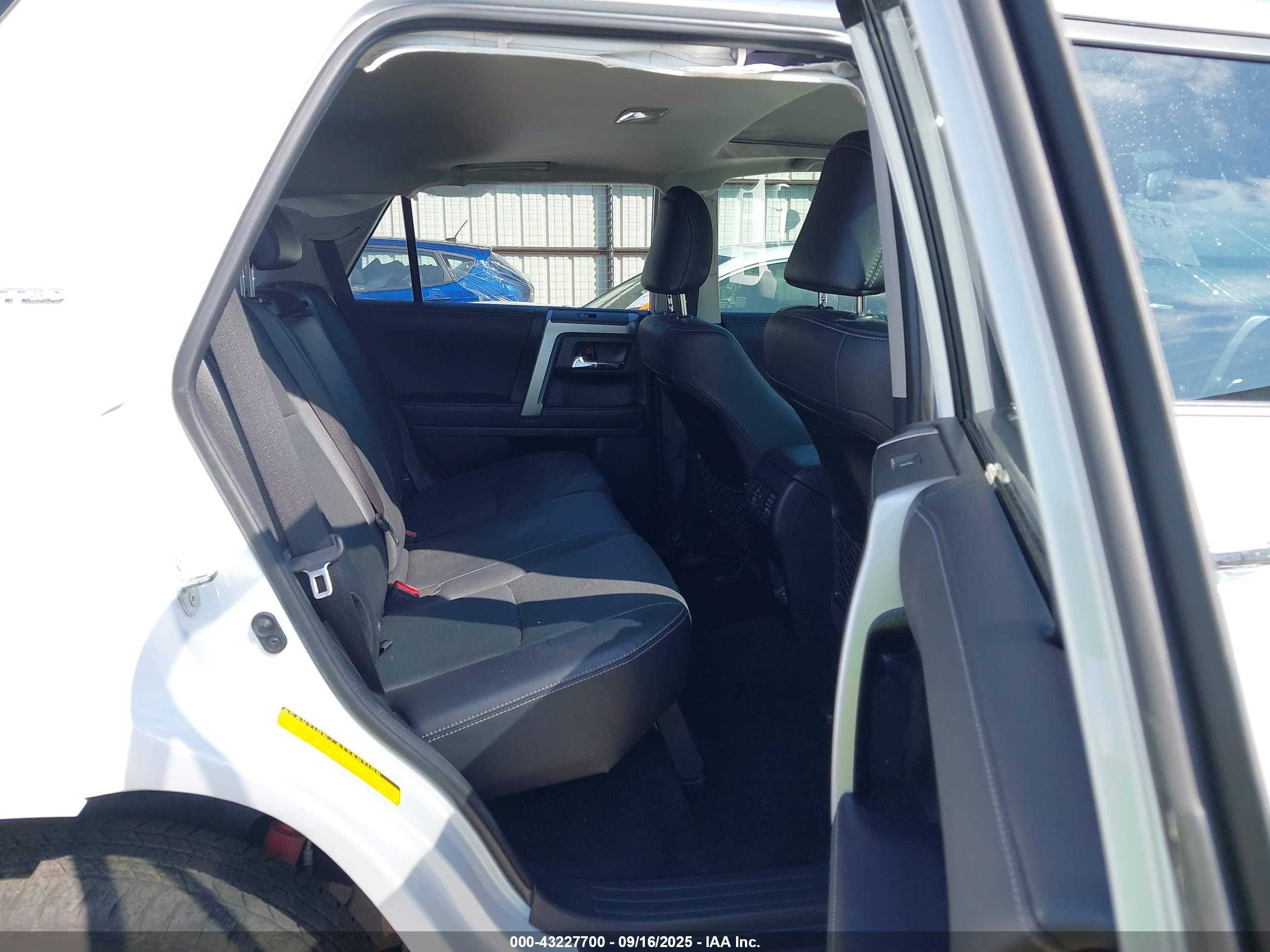 TOYOTA 4RUNNER image 8