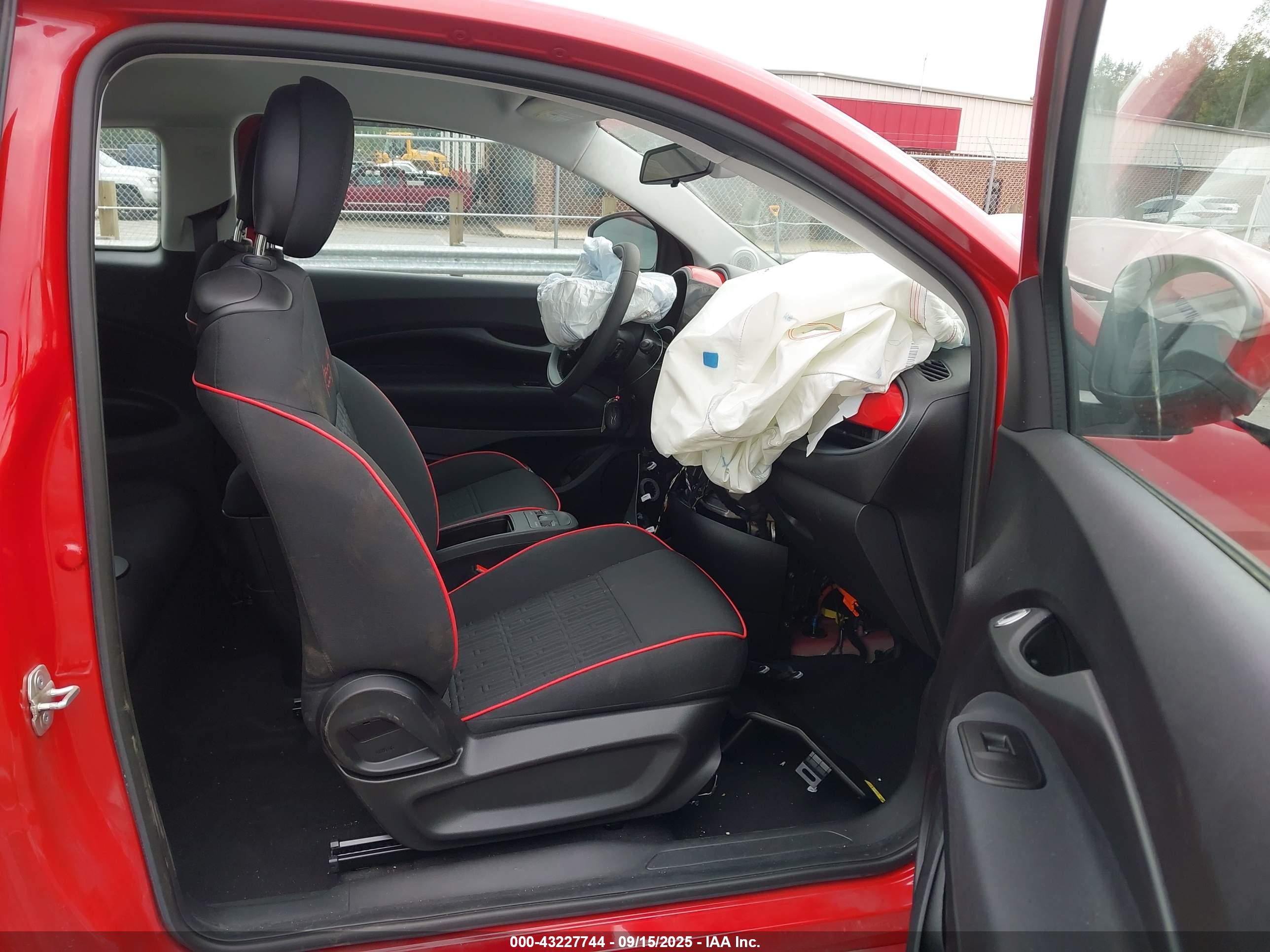 FIAT 500E image 5