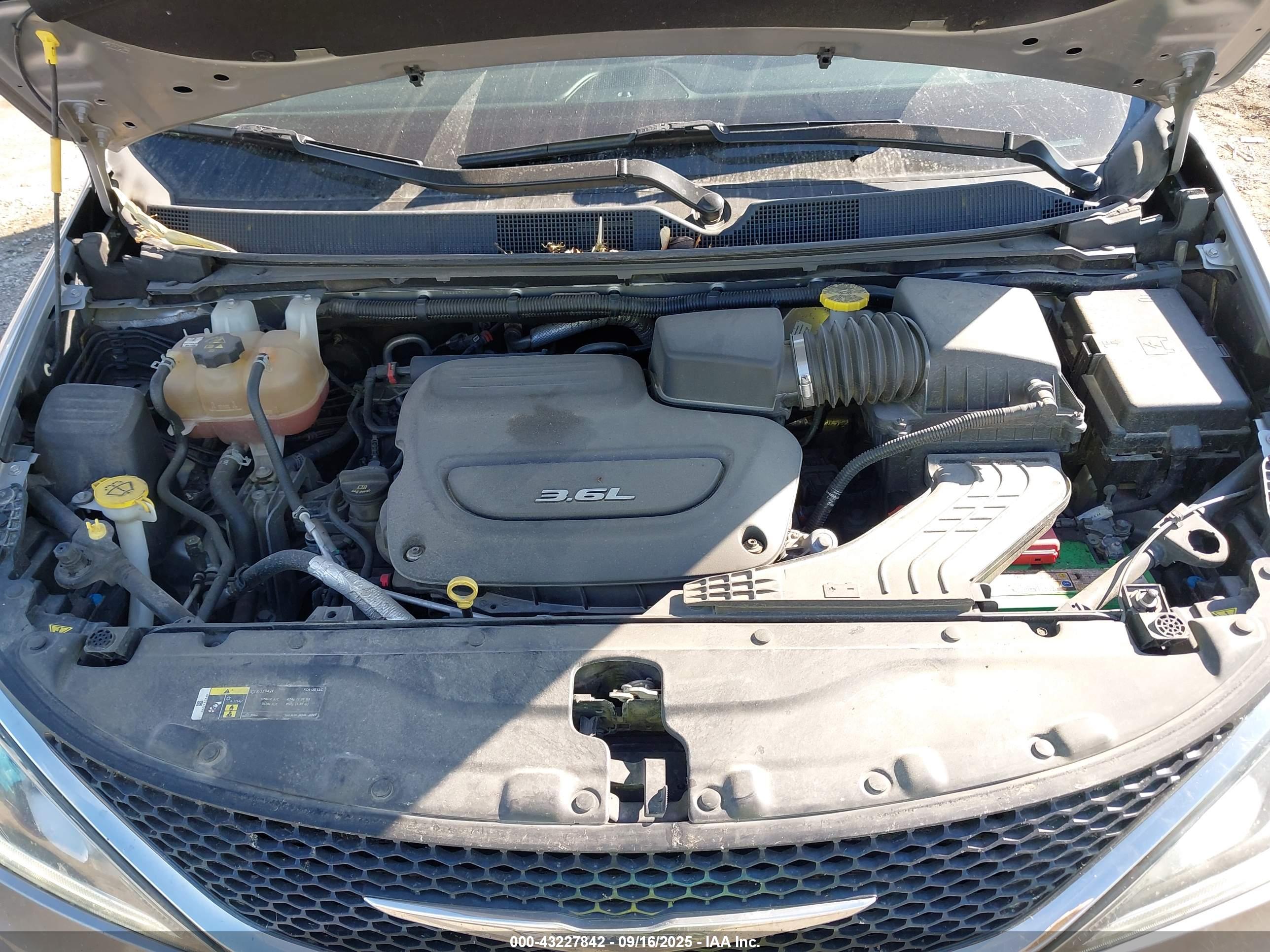 CHRYSLER PACIFICA image 10