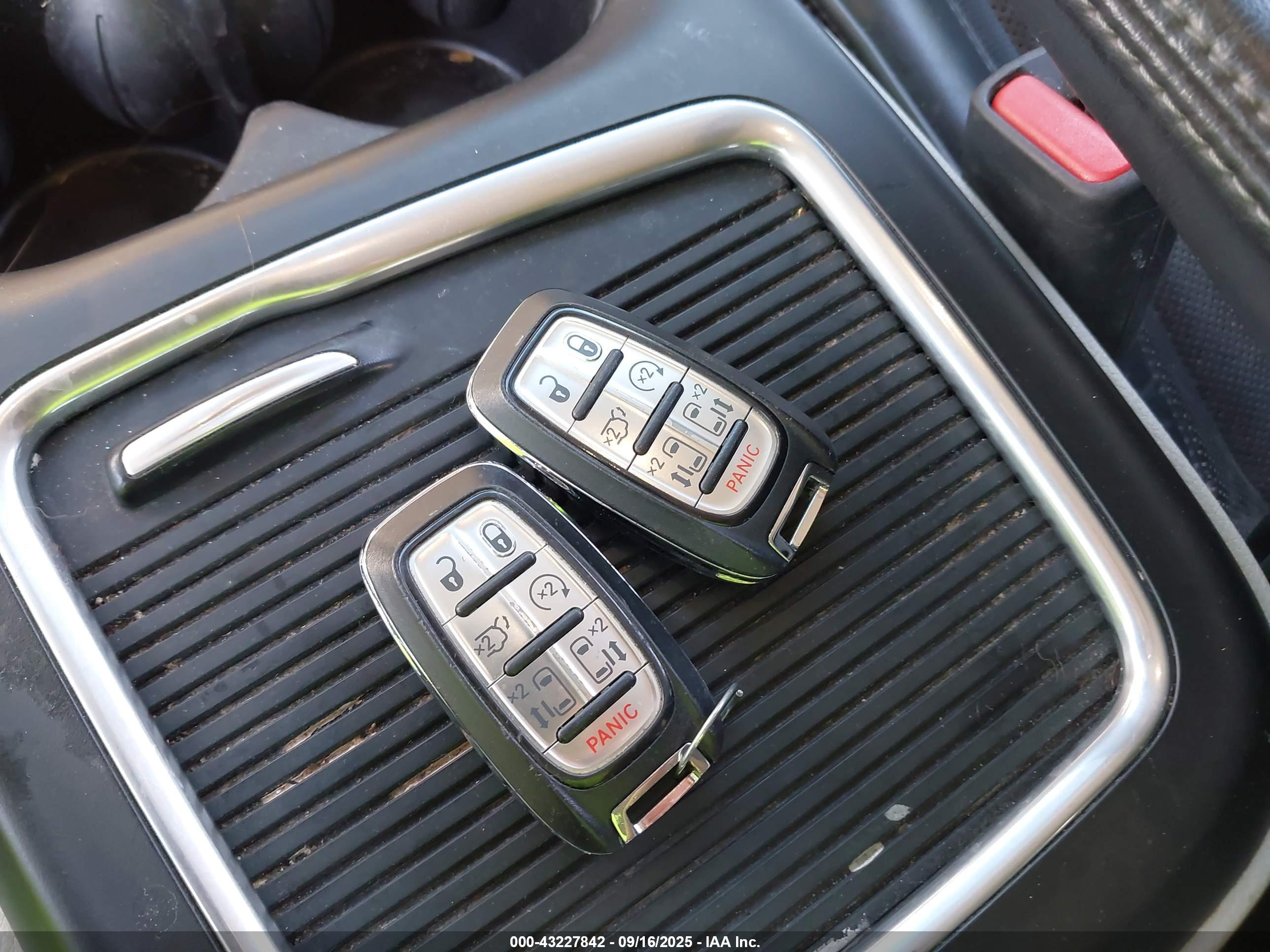 CHRYSLER PACIFICA image 11