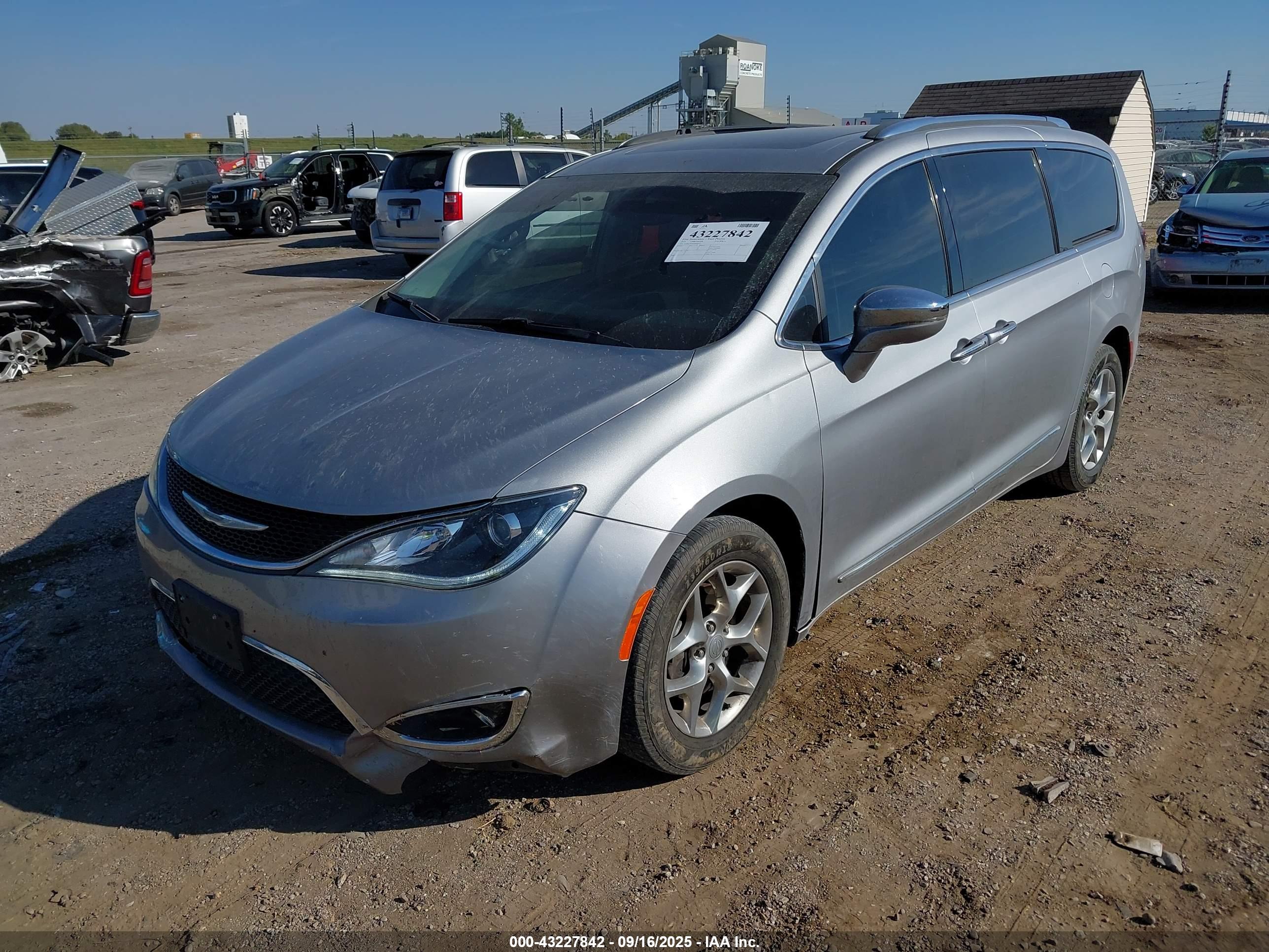 CHRYSLER PACIFICA image 2