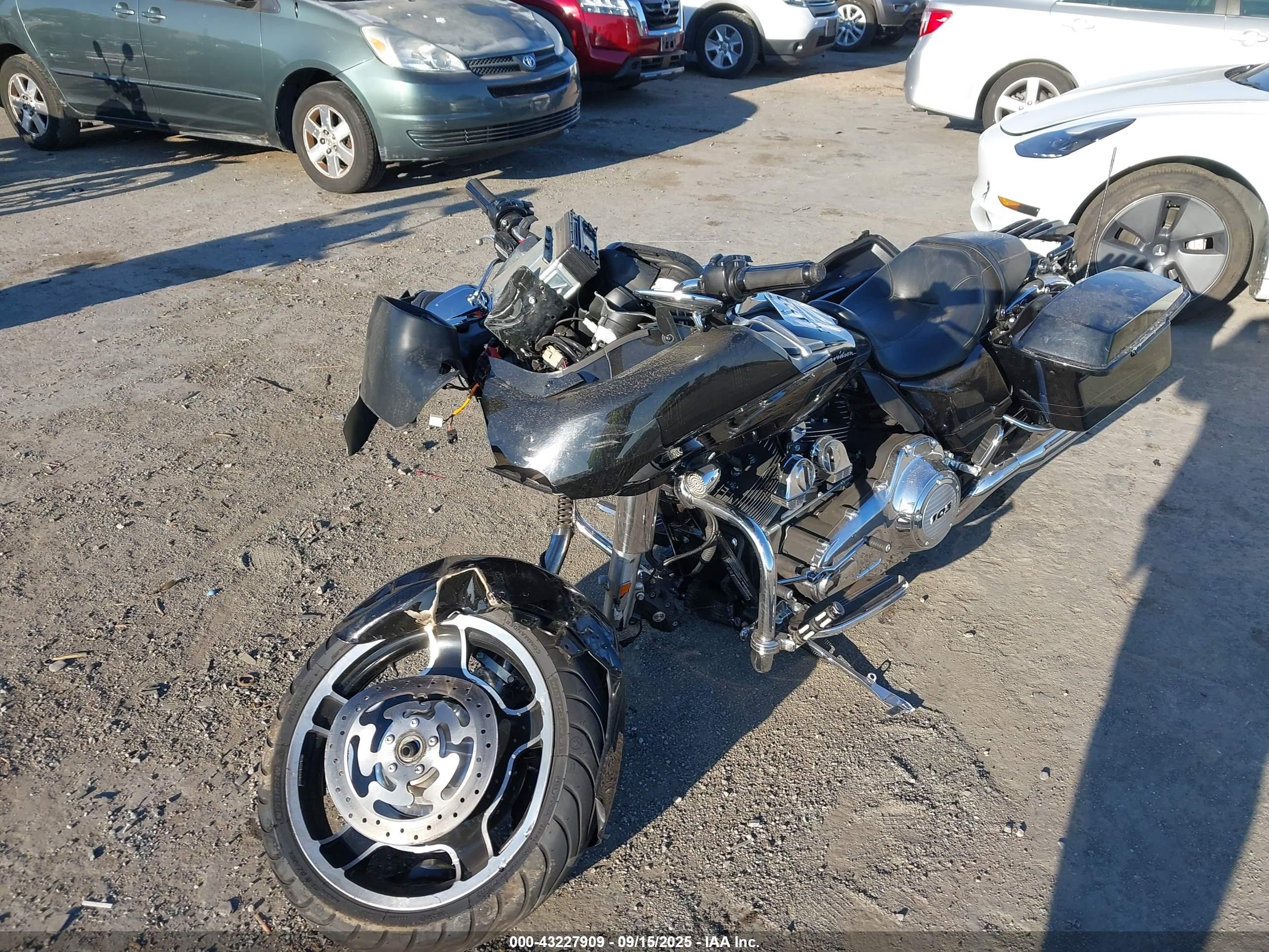 HARLEY-DAVIDSON FLTRX image 2