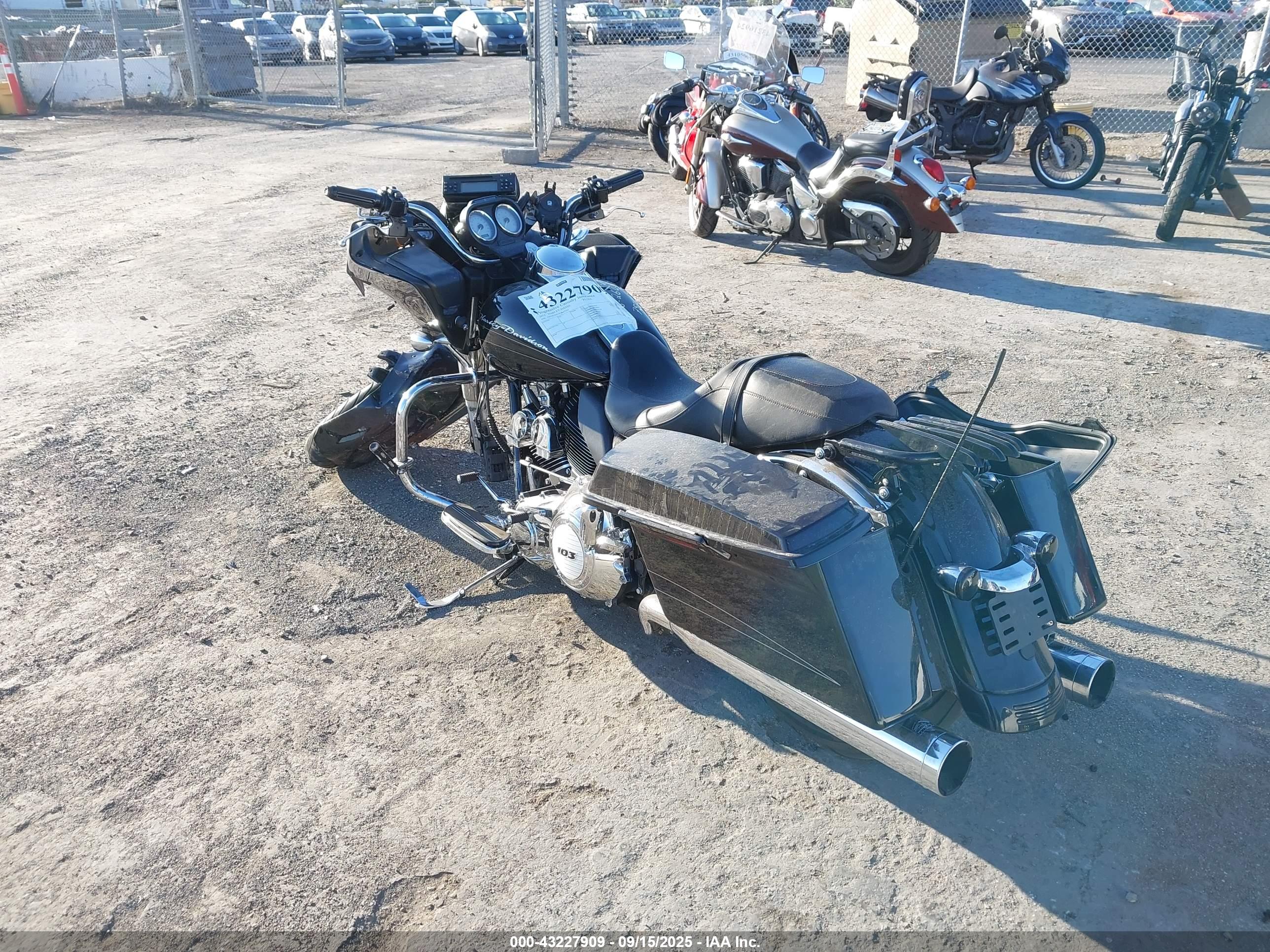 HARLEY-DAVIDSON FLTRX image 3