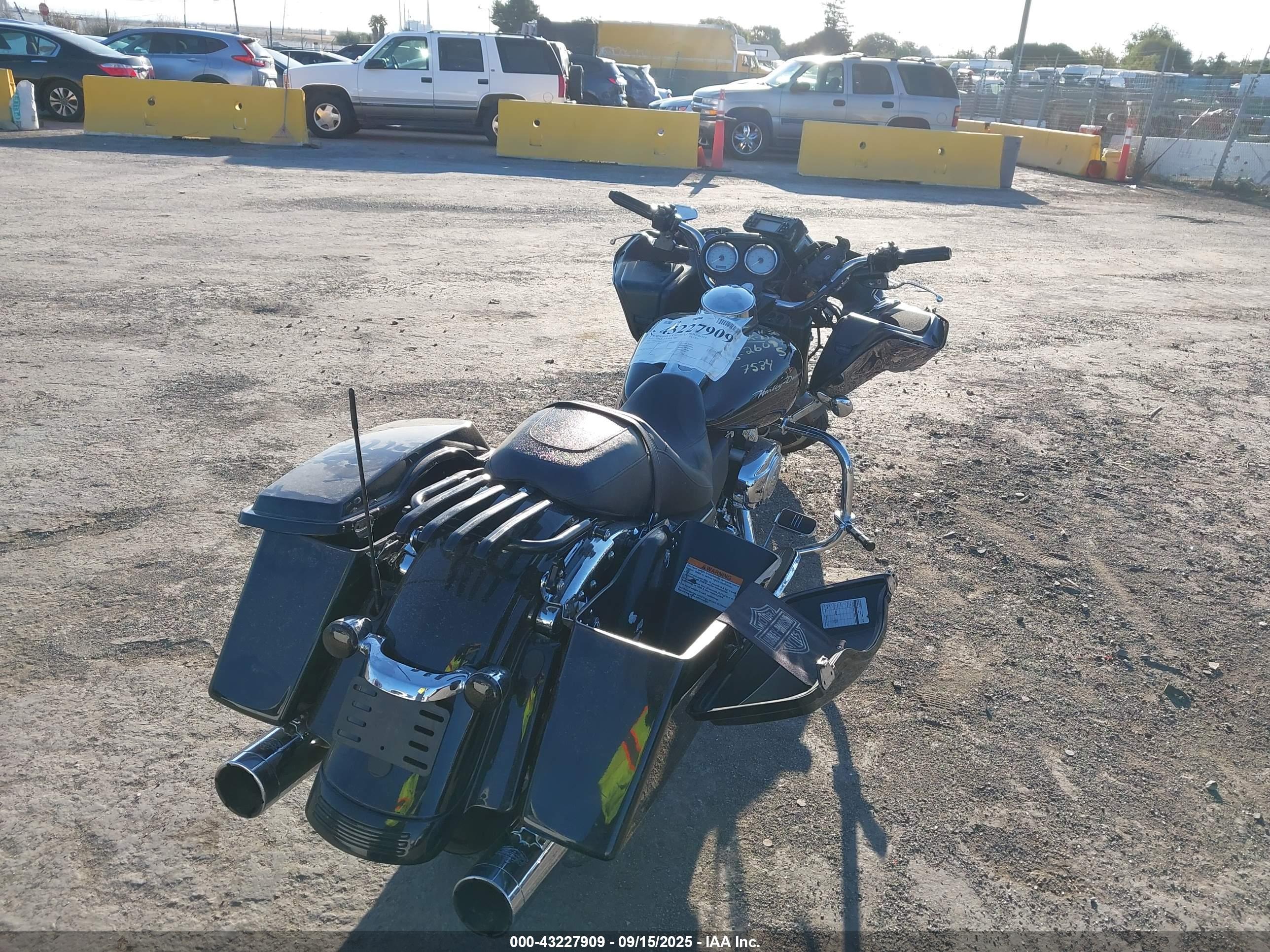HARLEY-DAVIDSON FLTRX image 4