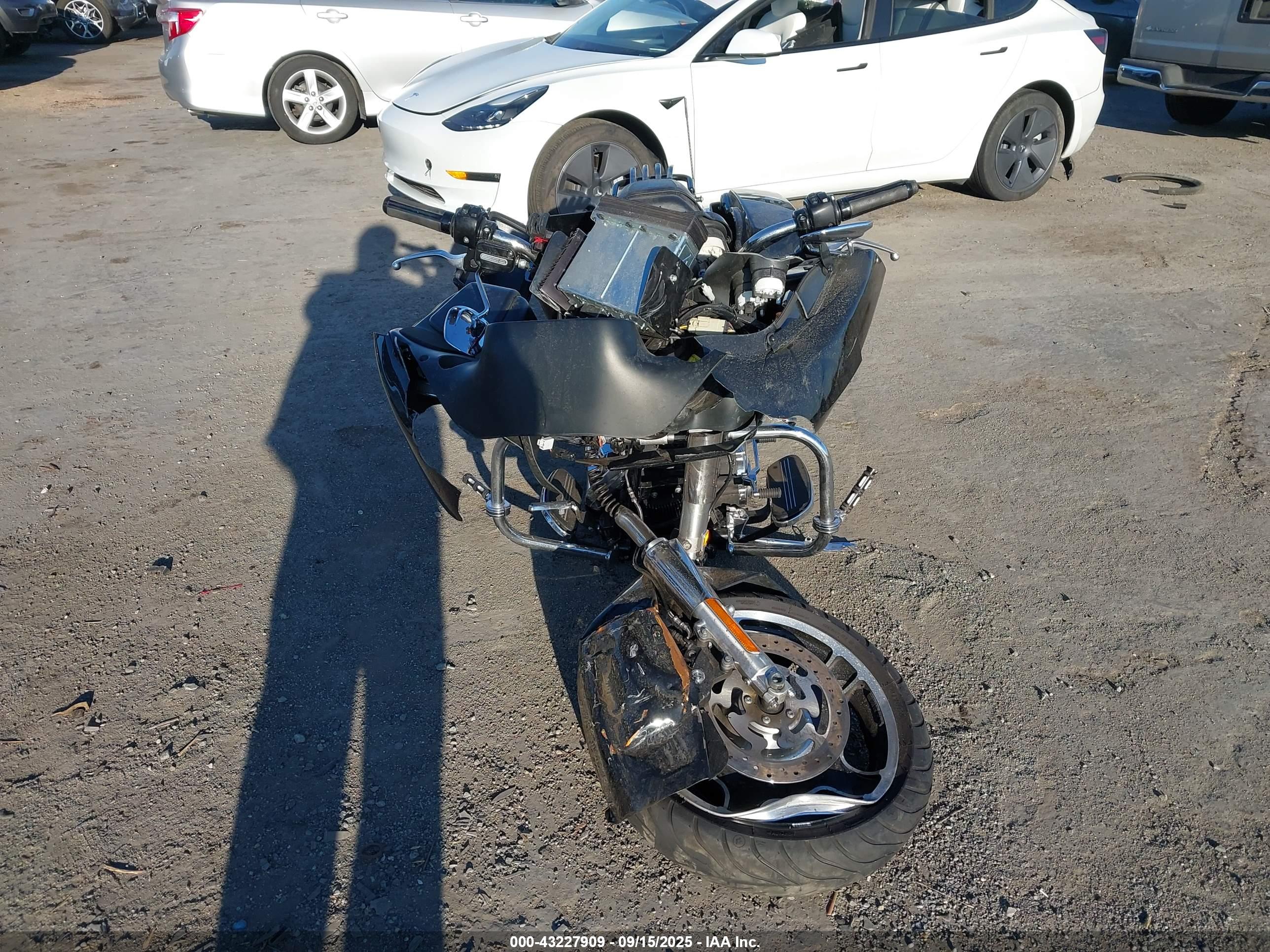 HARLEY-DAVIDSON FLTRX image 5