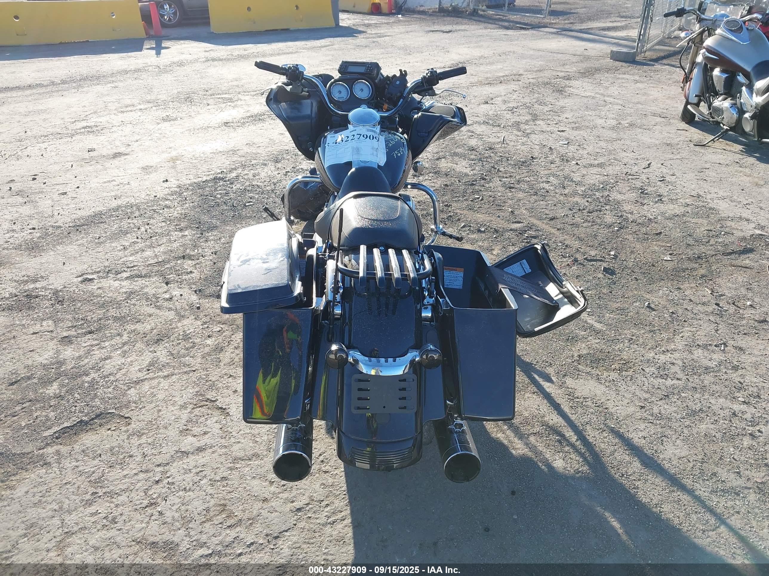 HARLEY-DAVIDSON FLTRX image 6