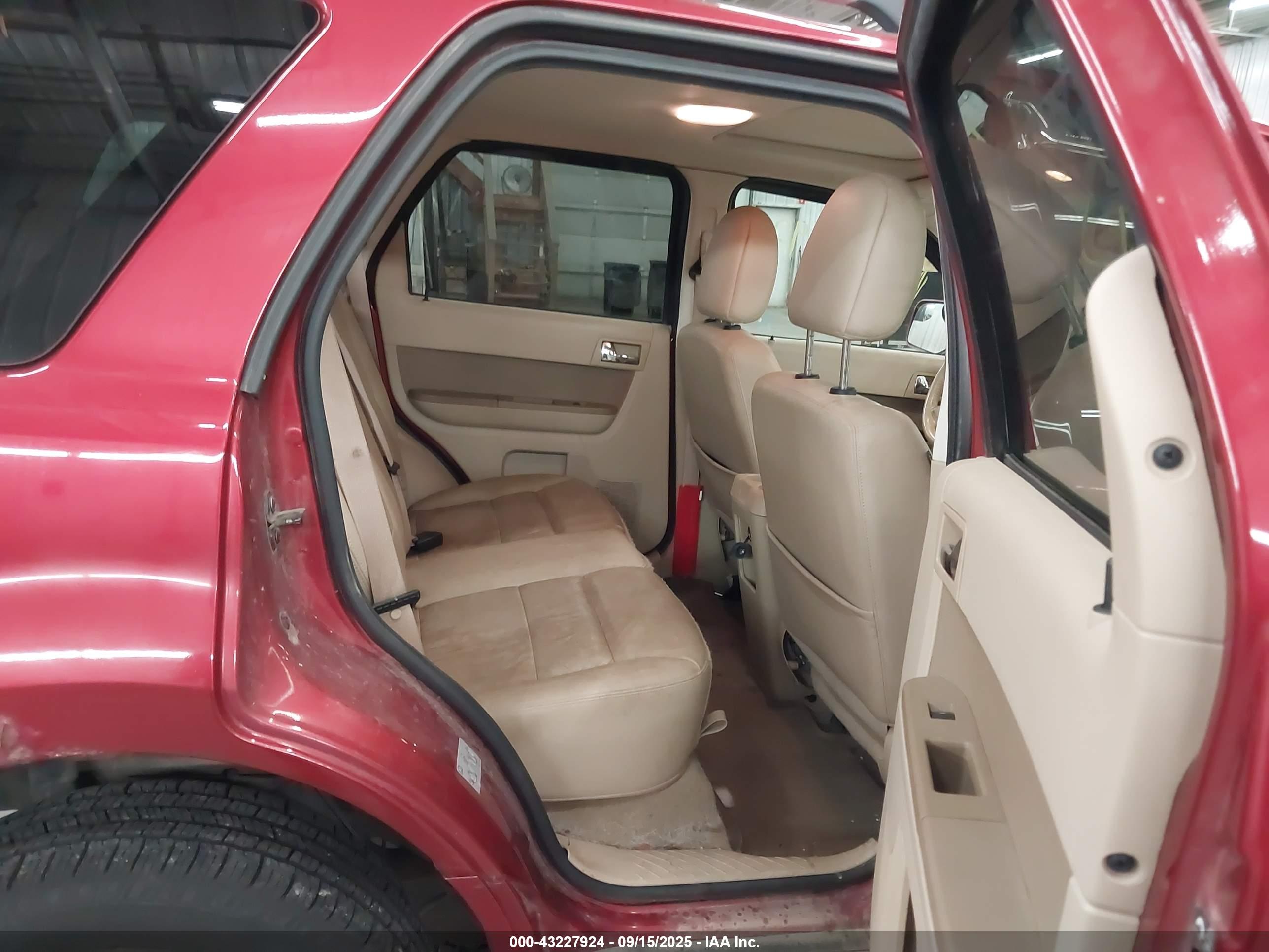 FORD ESCAPE image 8