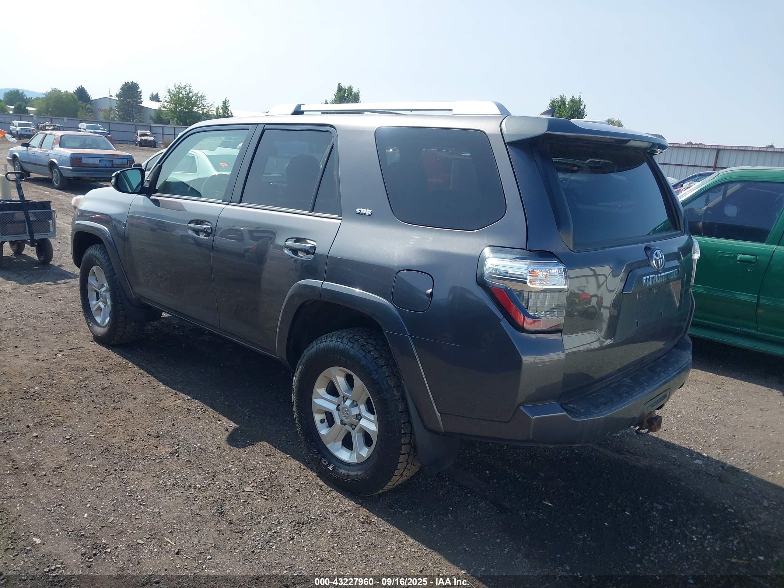 TOYOTA 4RUNNER image 3
