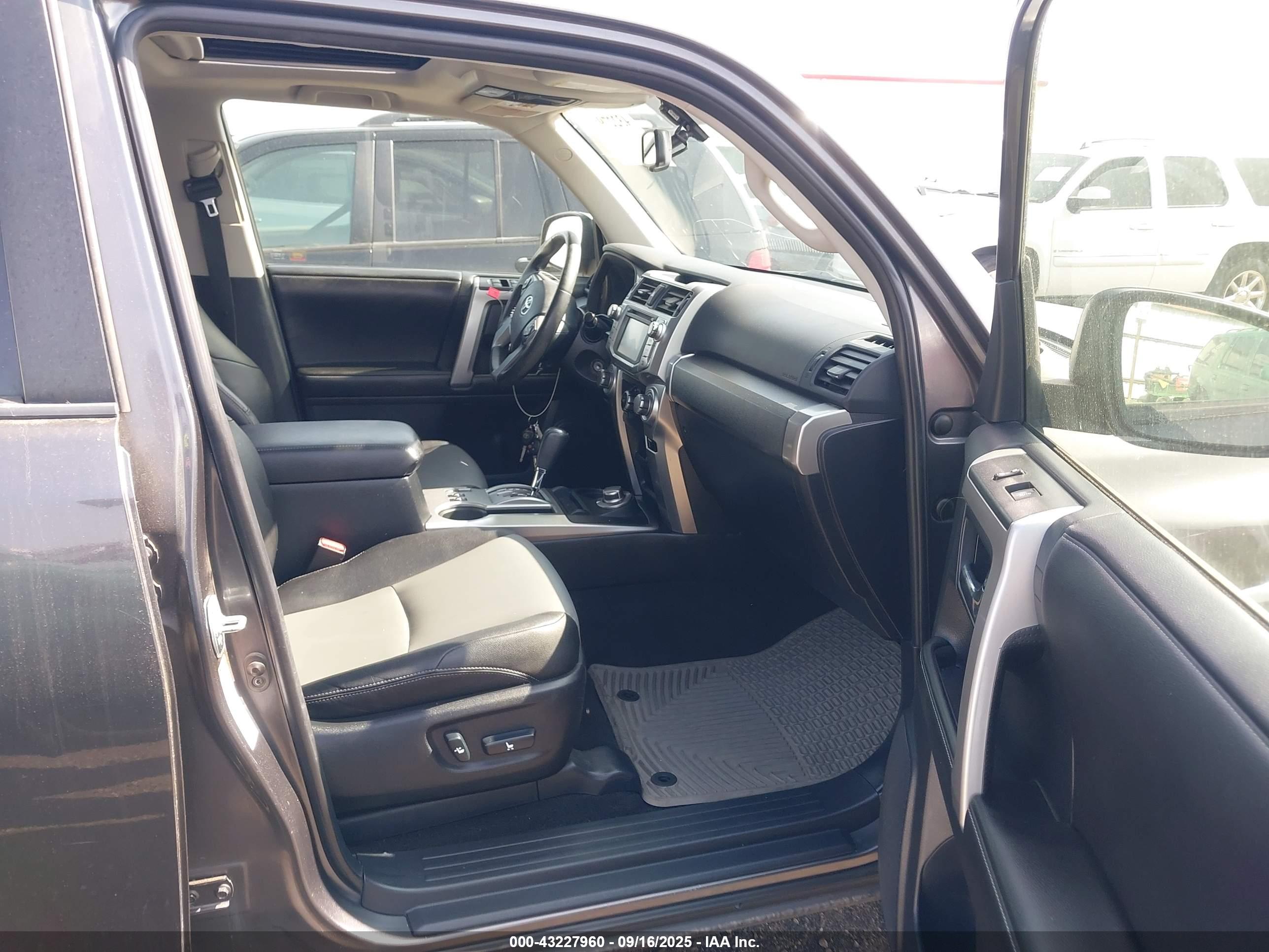 TOYOTA 4RUNNER image 5