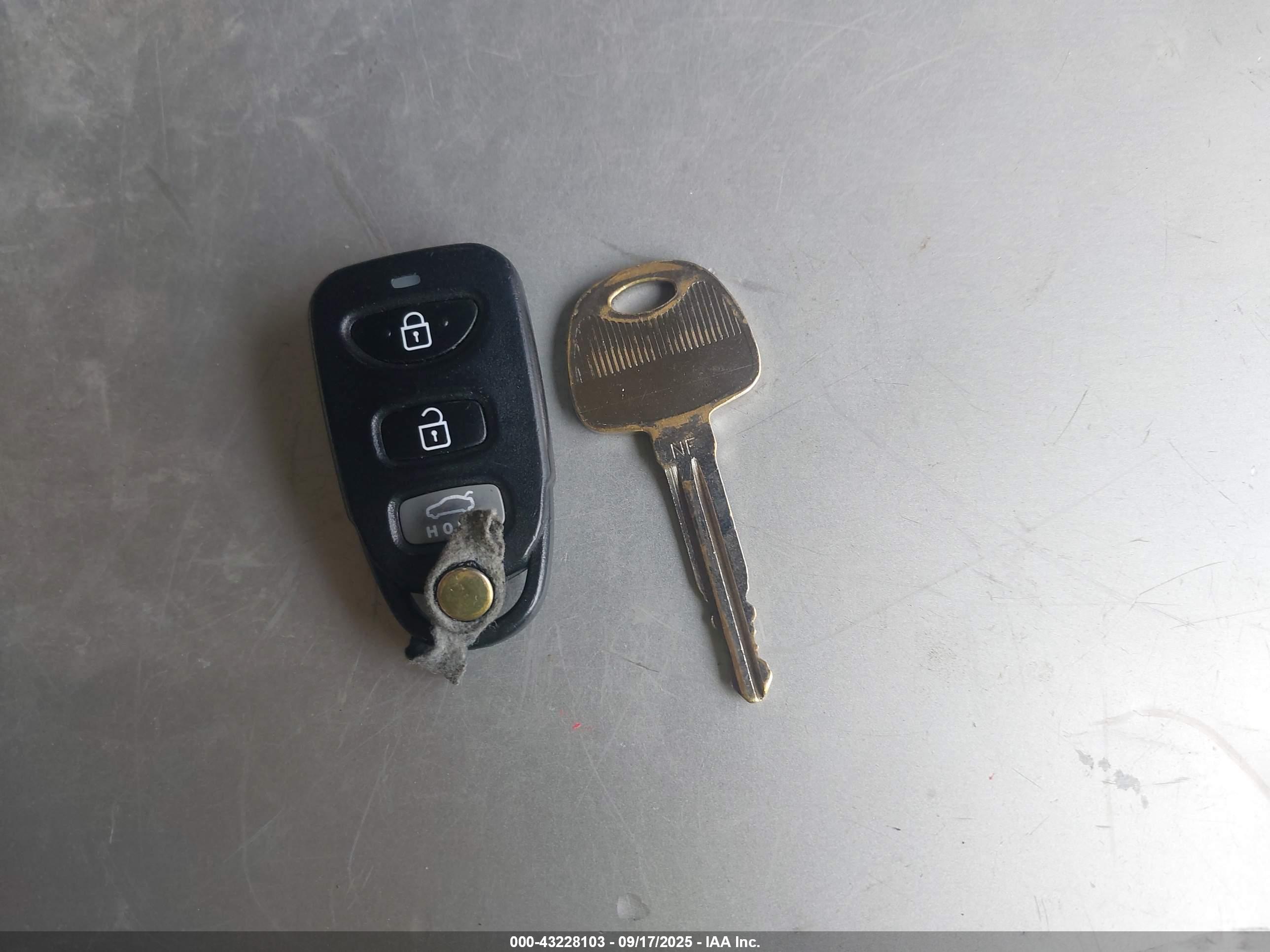HYUNDAI ELANTRA image 11