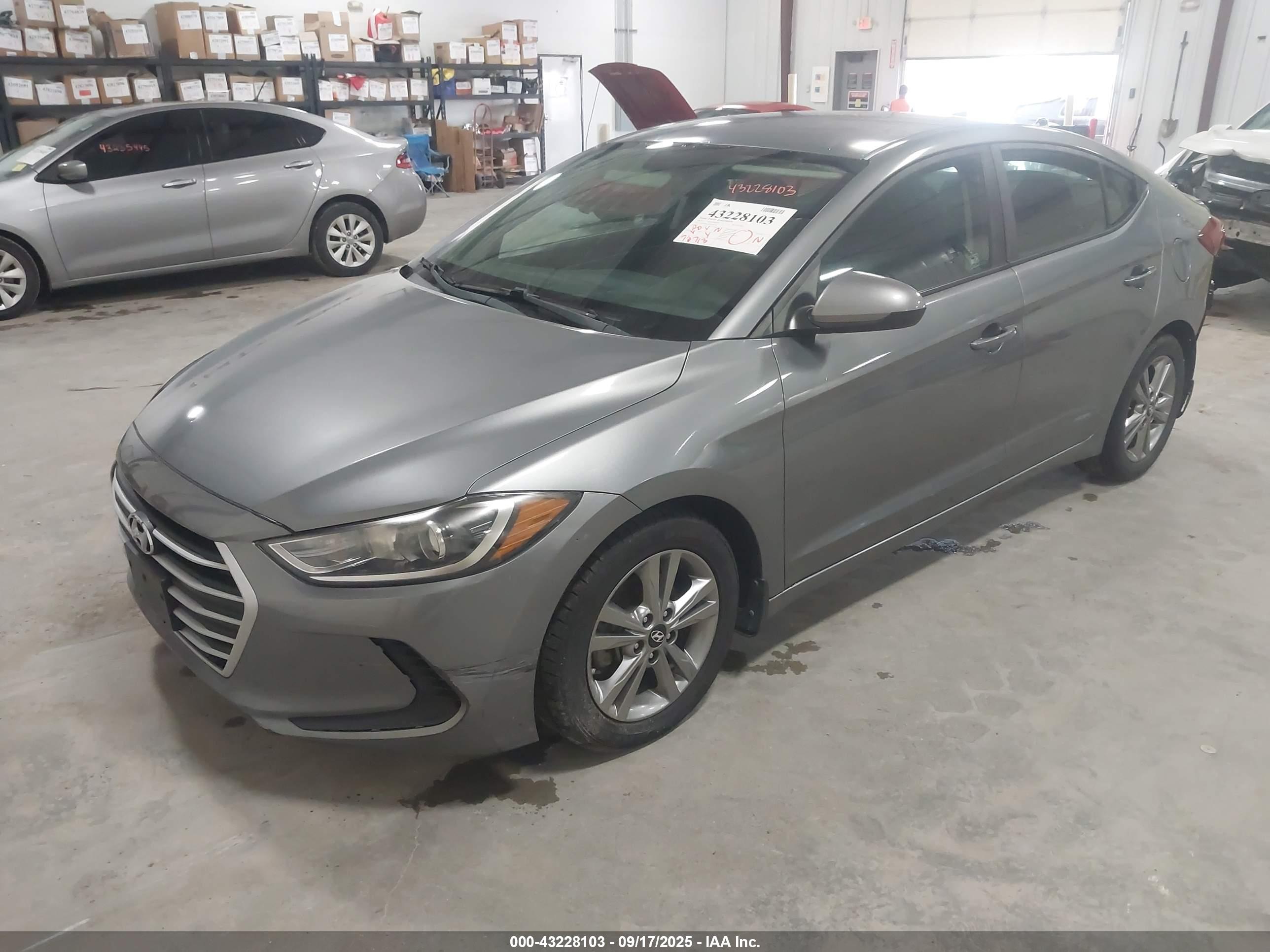 HYUNDAI ELANTRA image 2
