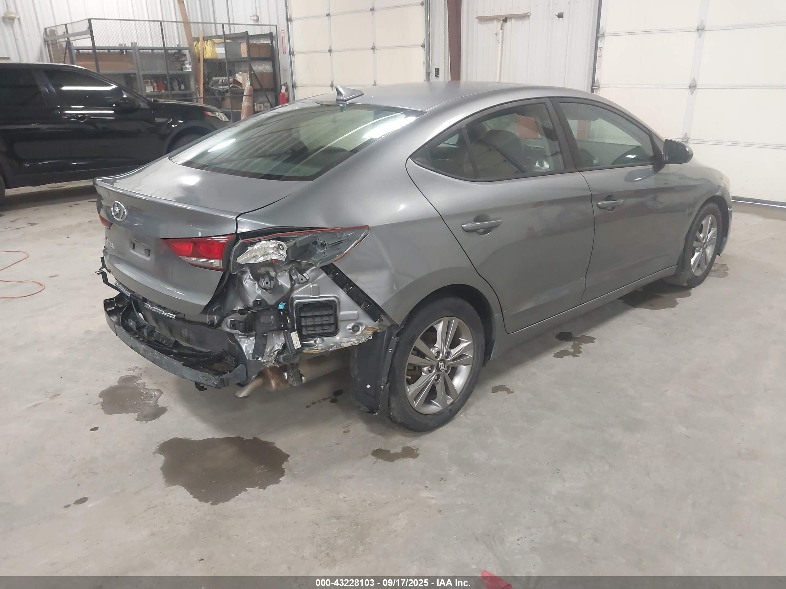 HYUNDAI ELANTRA image 4
